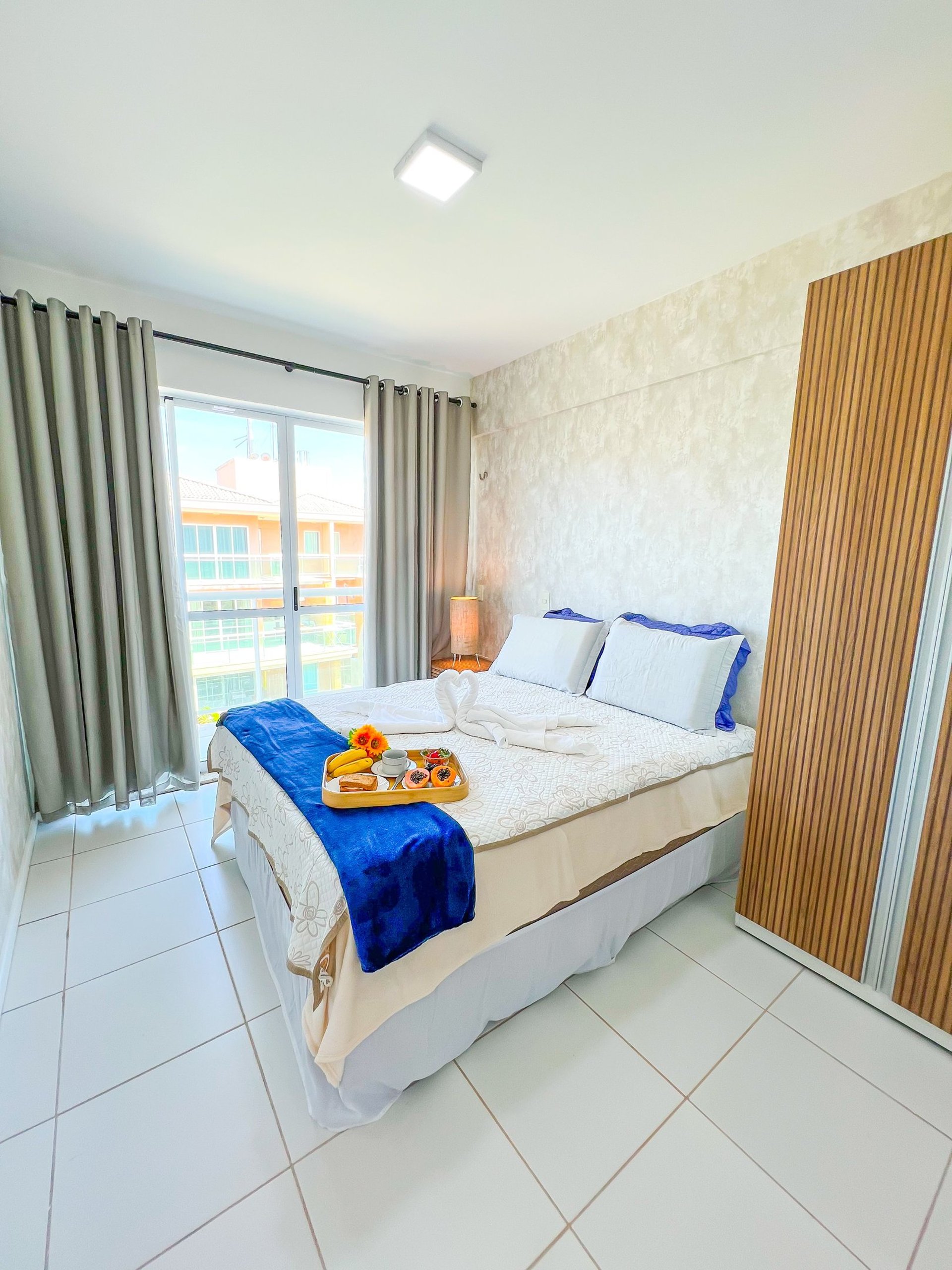 black and white bed linen