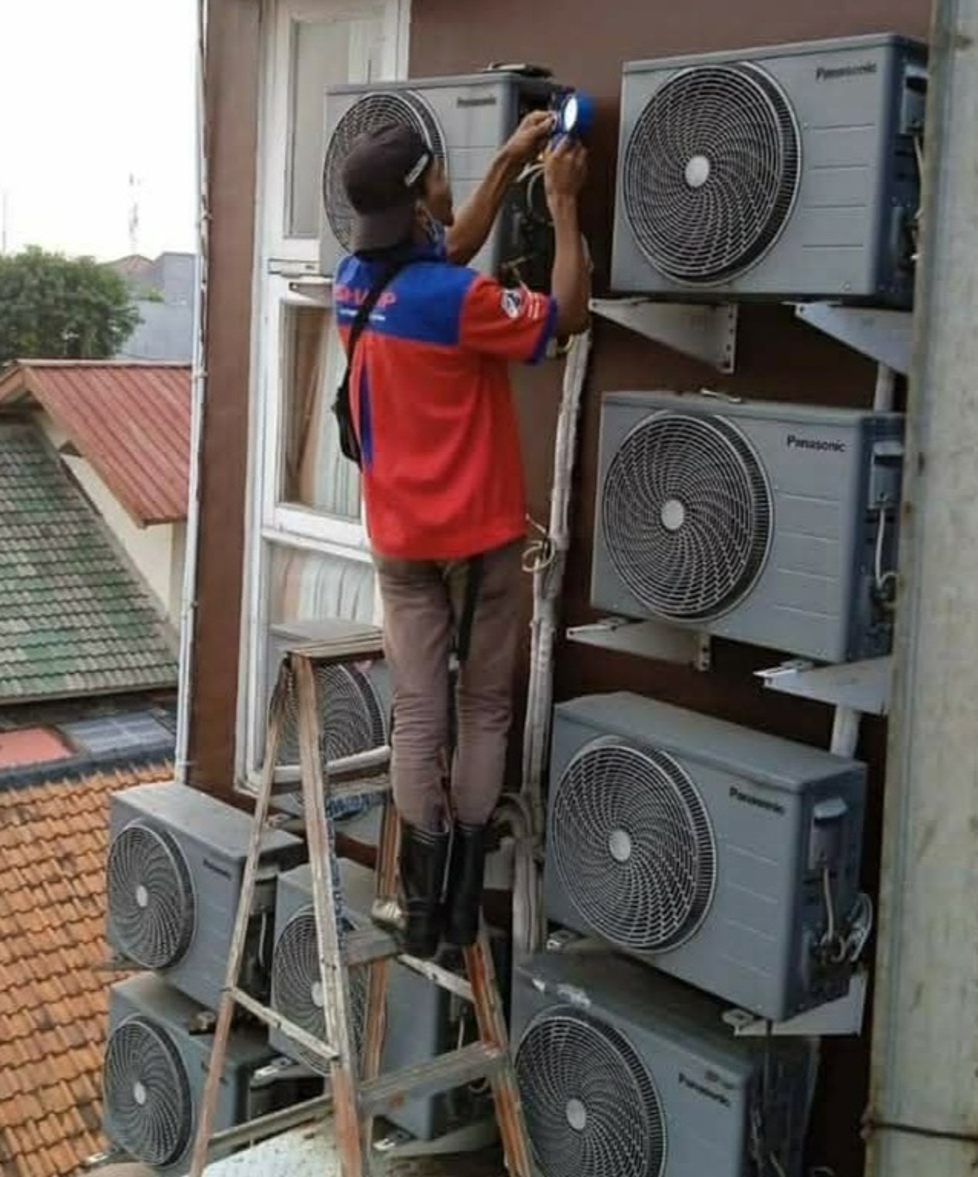 black and brown leather padded tub sofa