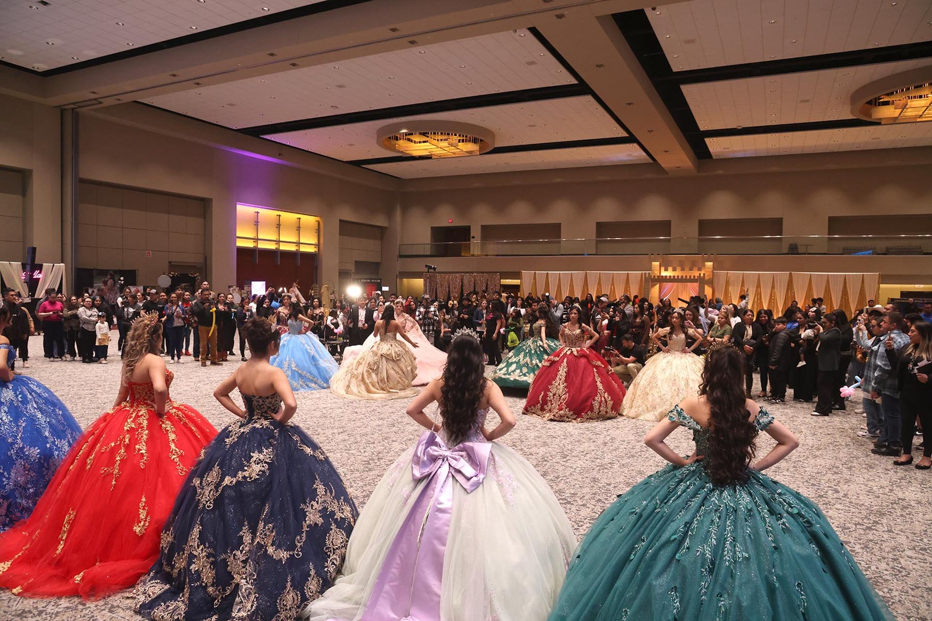 gray computer monitor