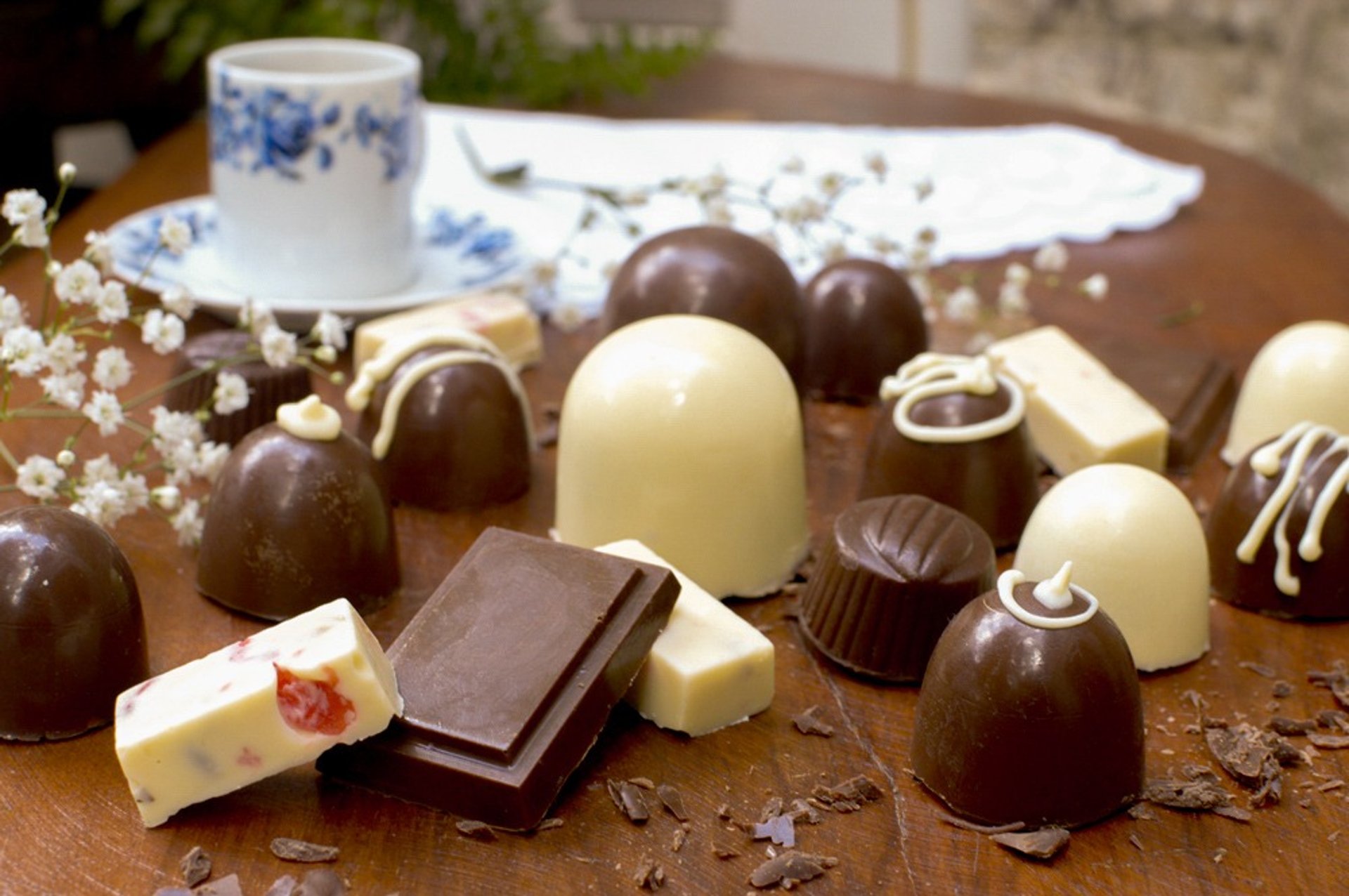 black and white bed linen