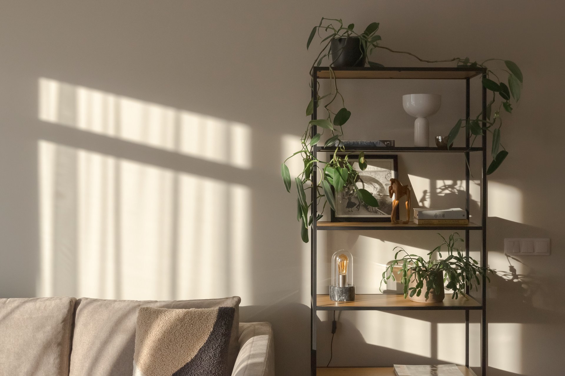 black and white bed linen