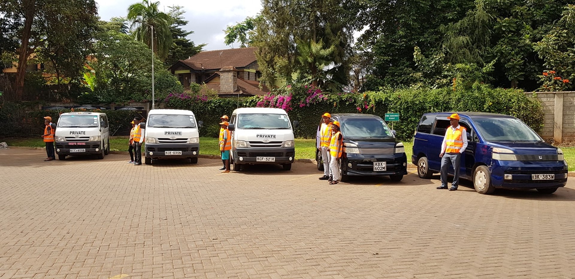 gray computer monitor