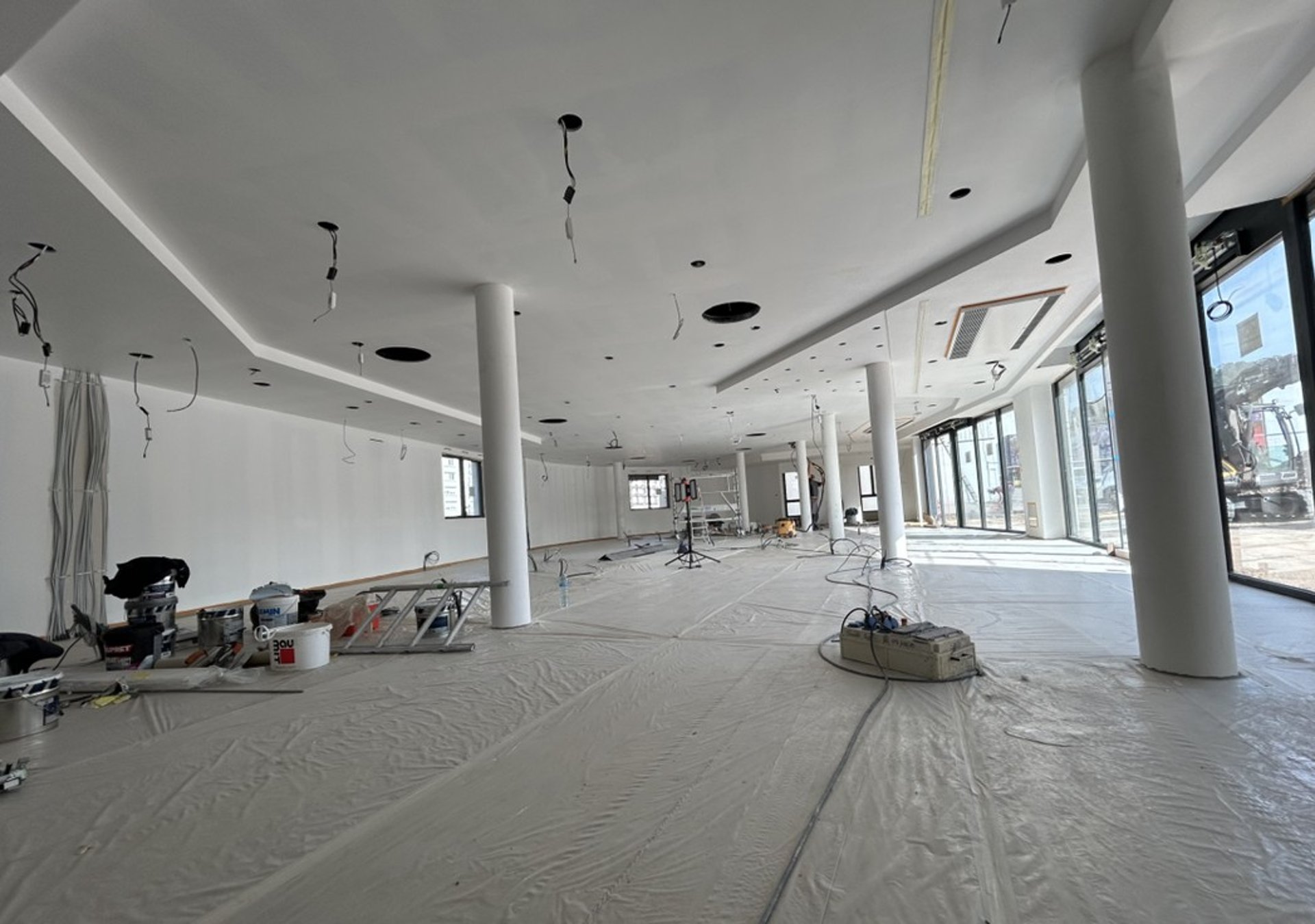 black and brown leather padded tub sofa