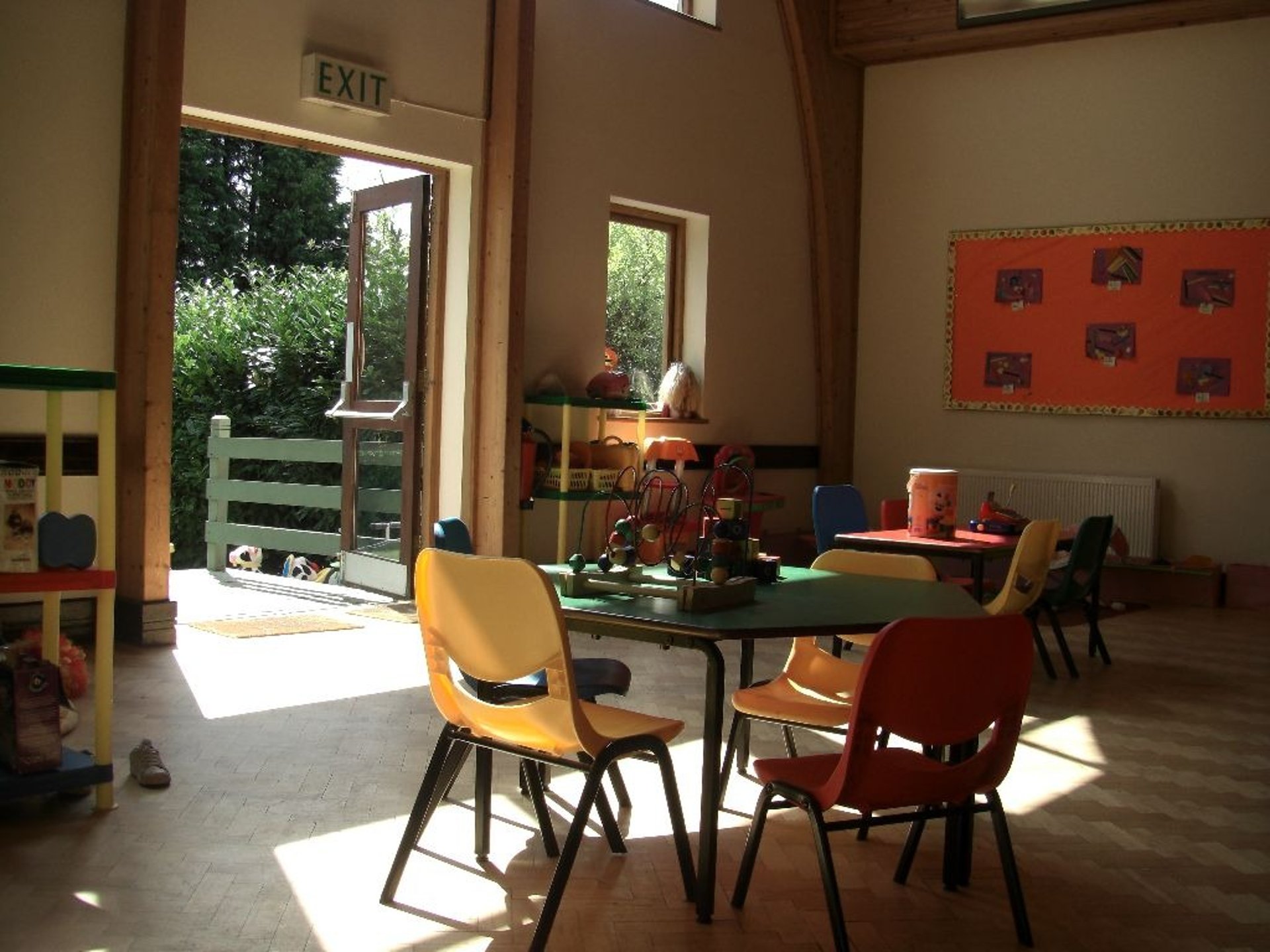 gray computer monitor