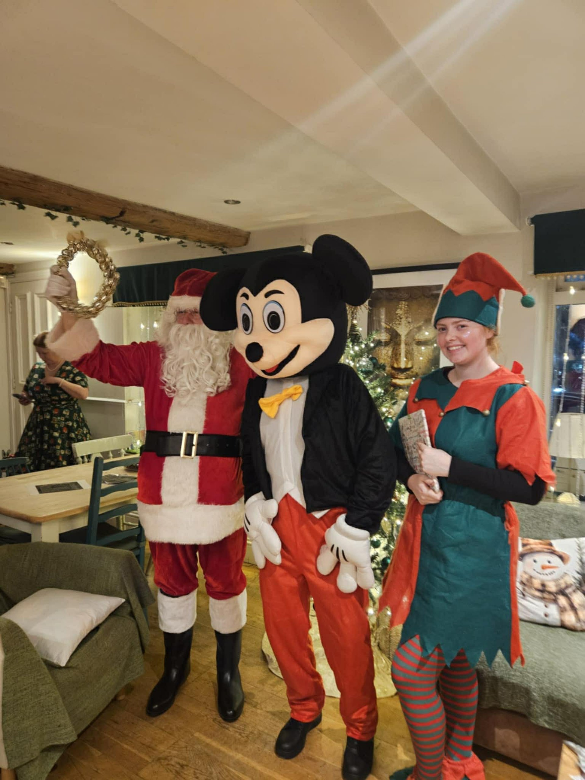 christmas mickey at worcester courtosy of tykie entertainment ltd 