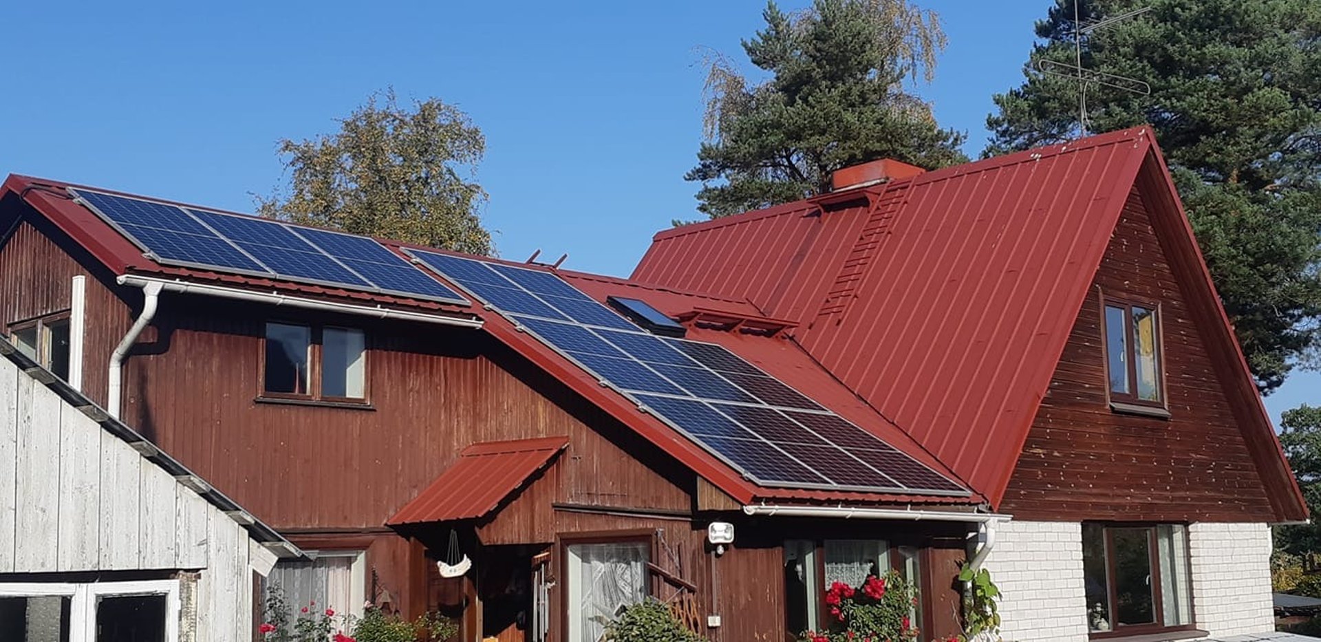 gray computer monitor