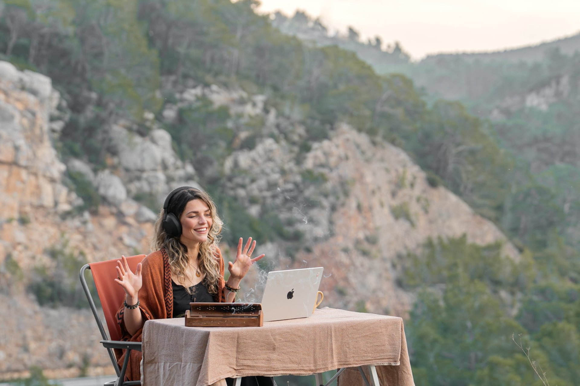 black and white bed linen