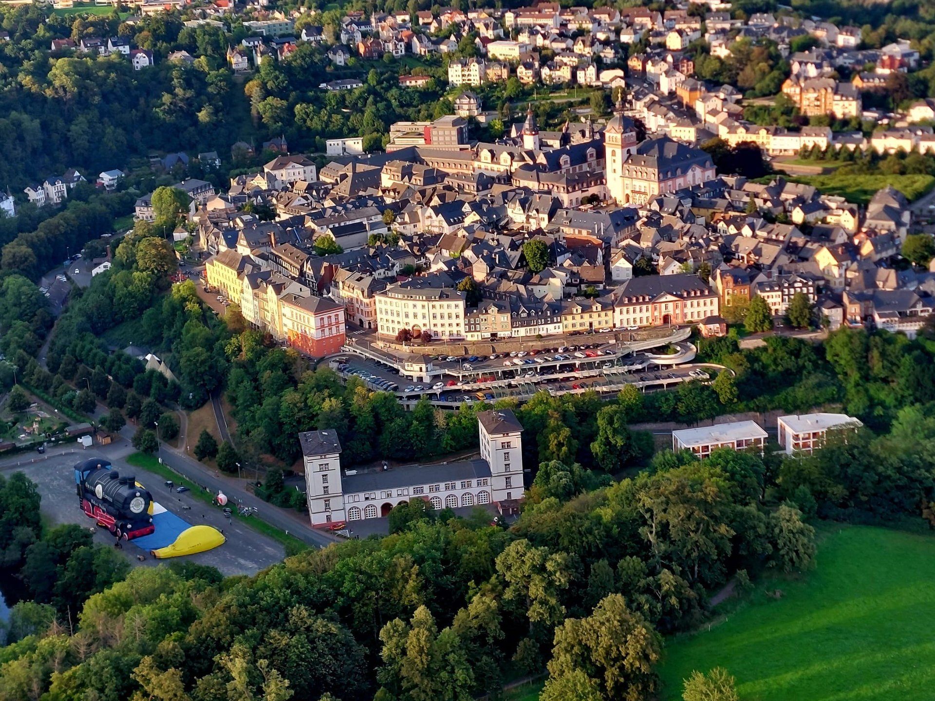 black and white bed linen