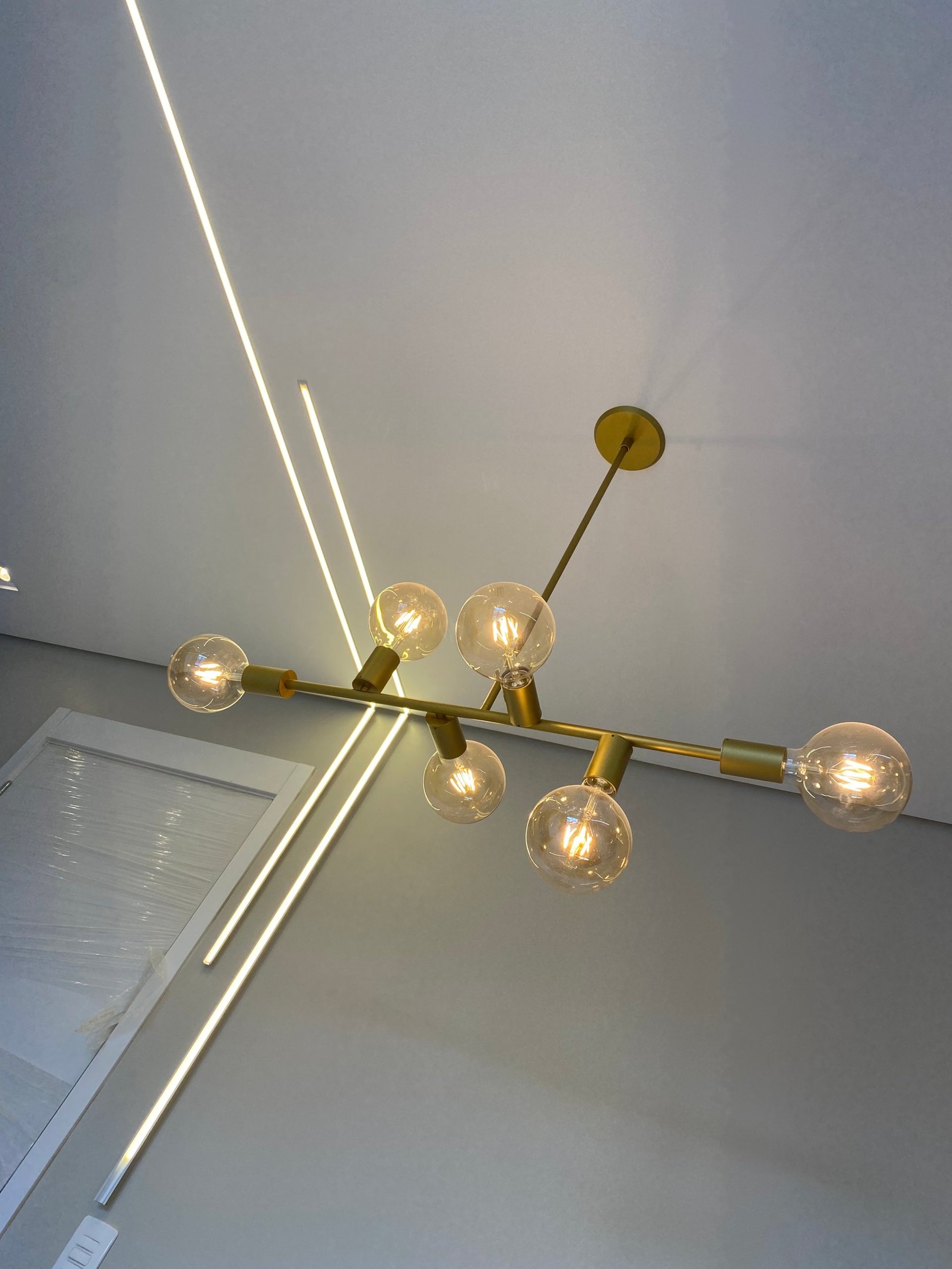 black and white bed linen