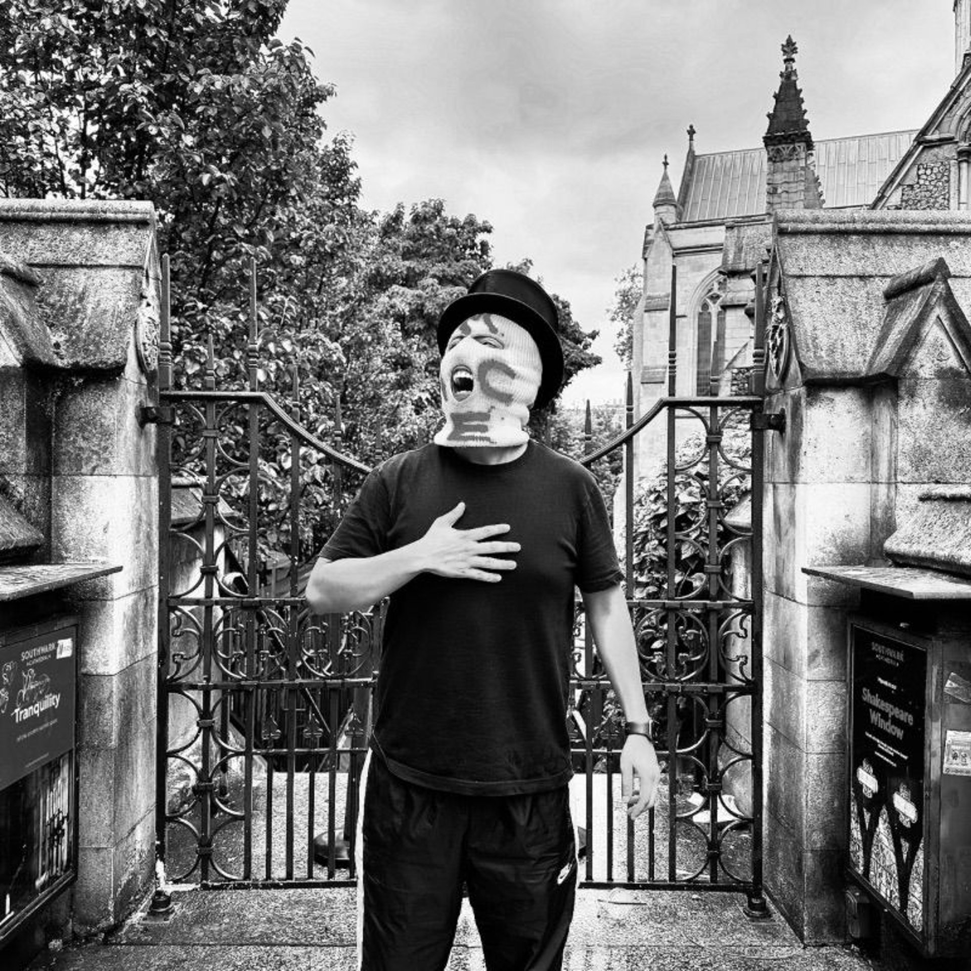 black and white bed linen