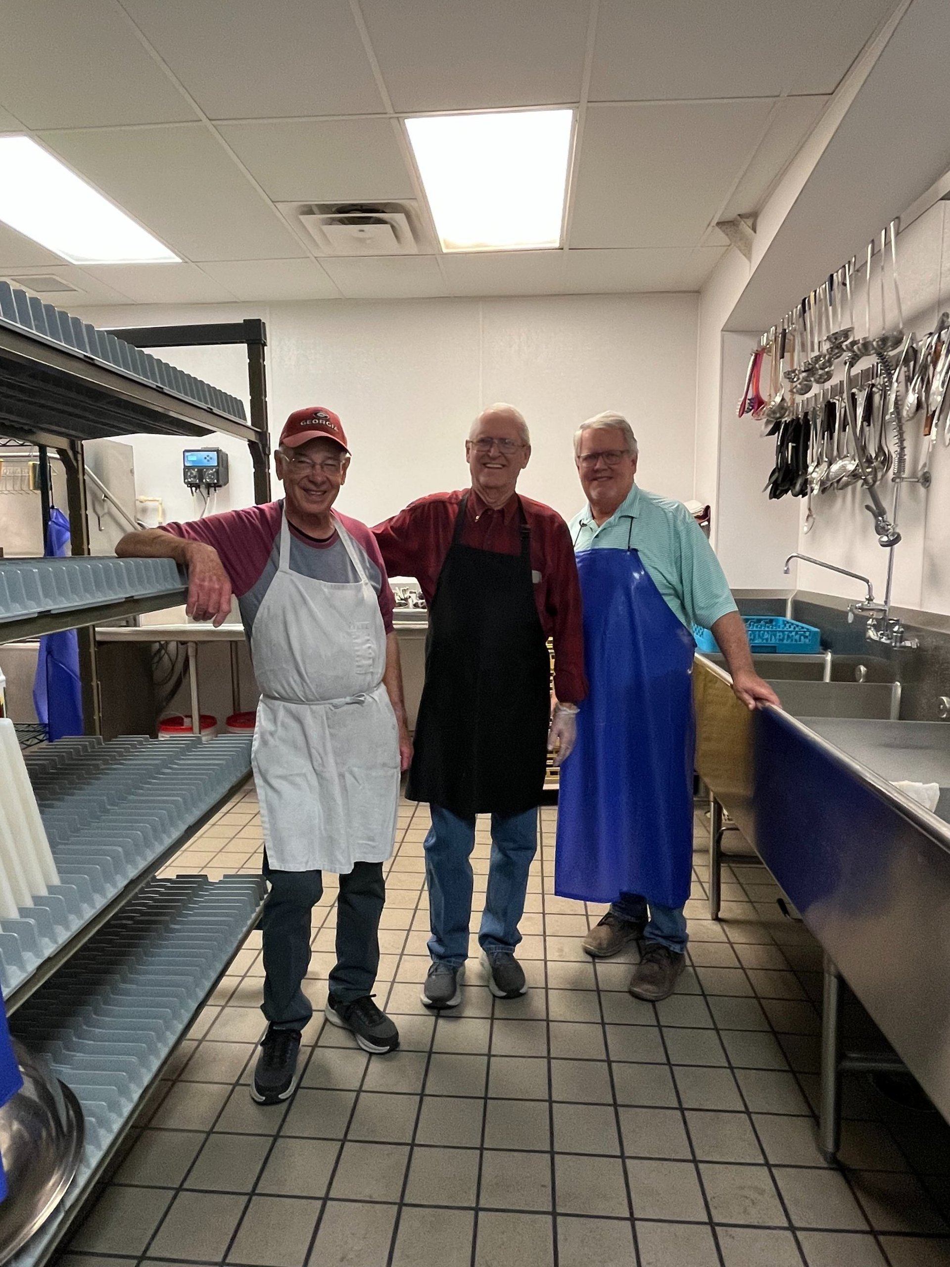 gray computer monitor