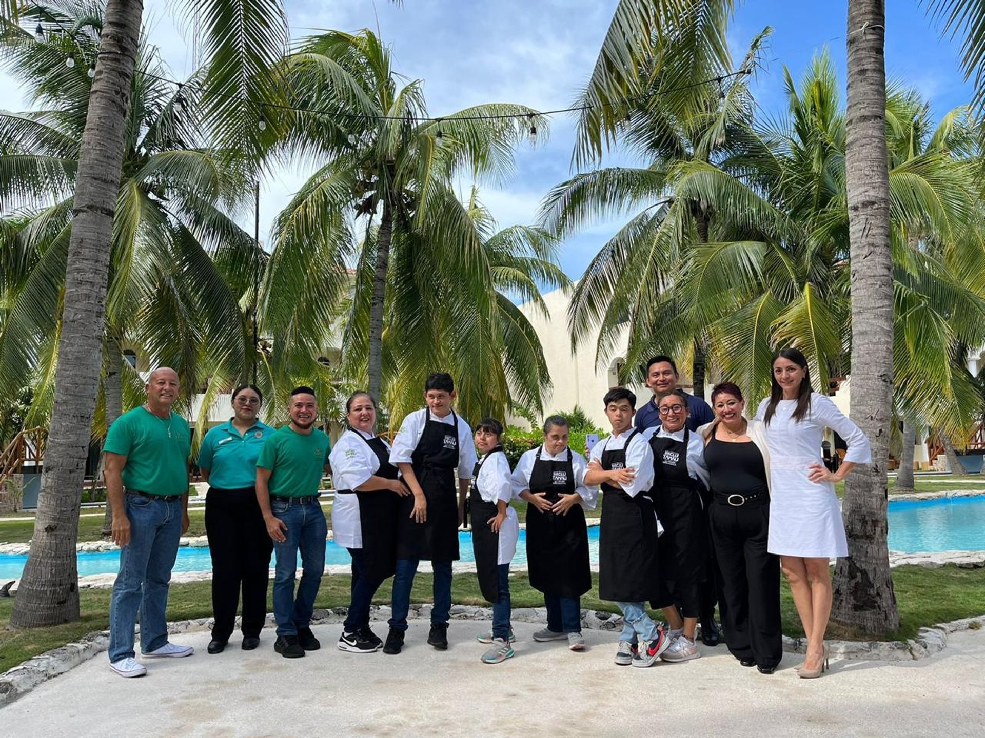 gray computer monitor