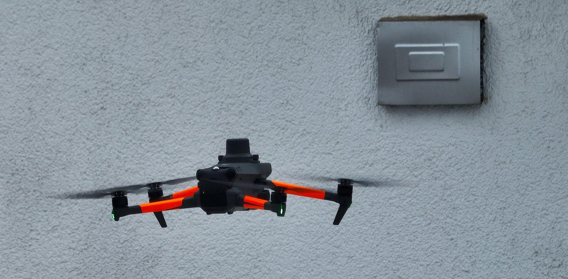 gray computer monitor