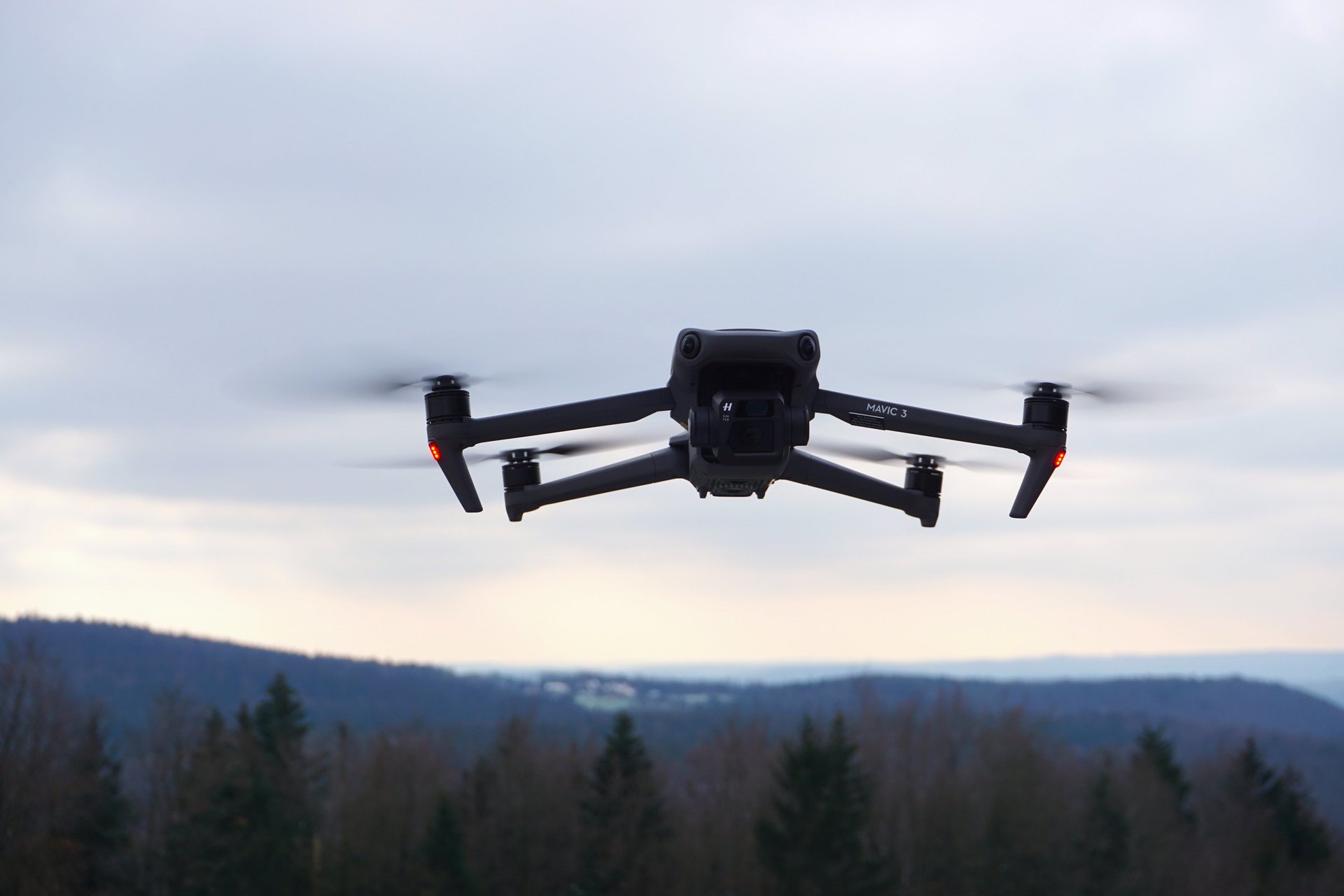 gray computer monitor