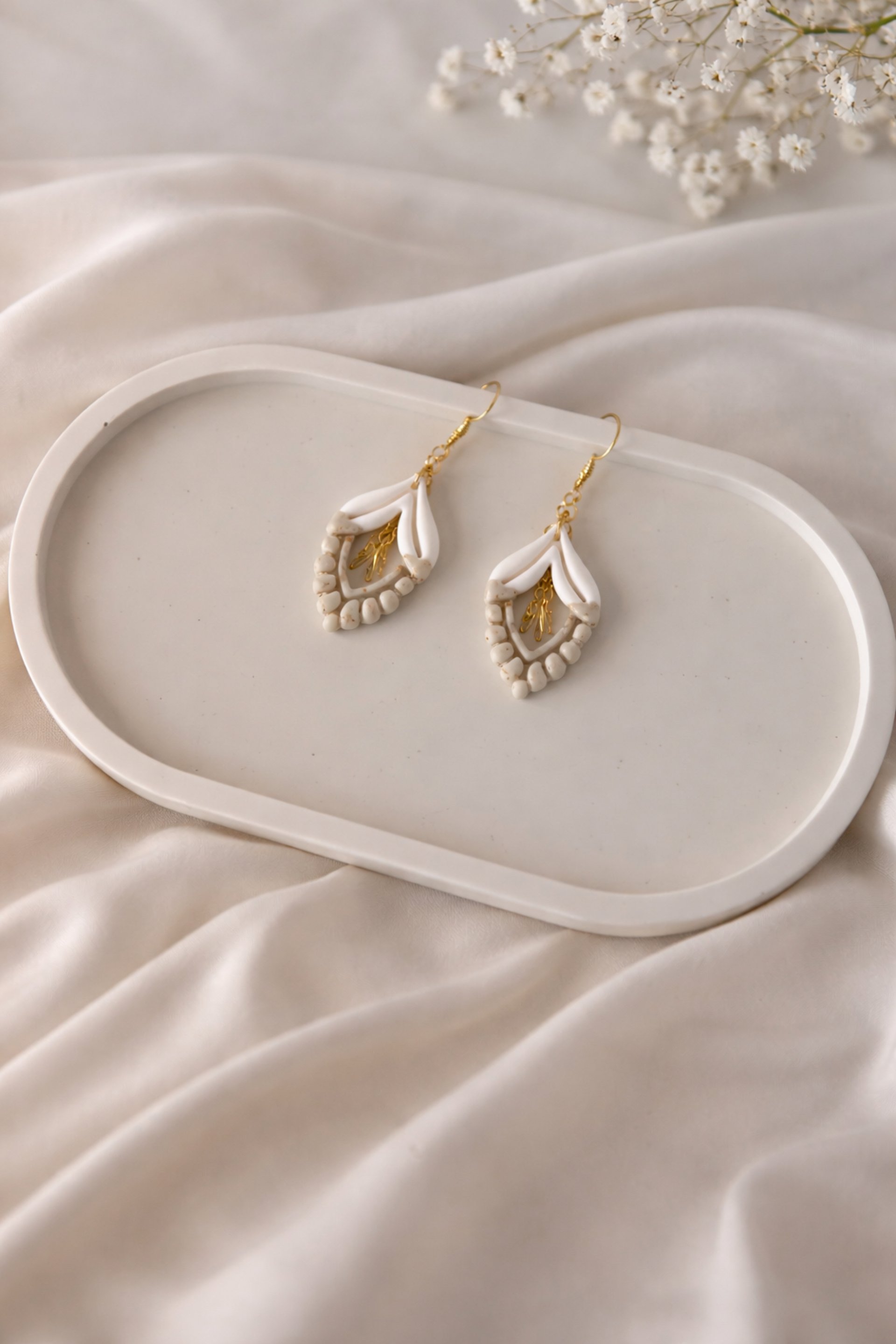 black and white bed linen