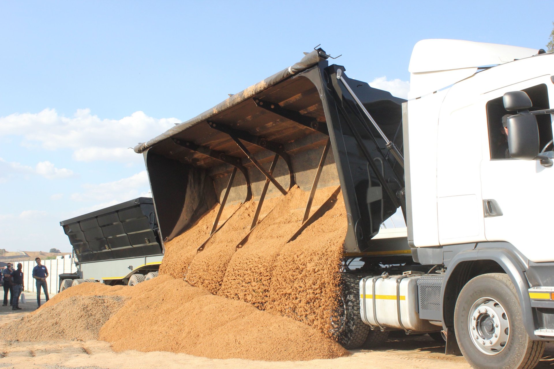gray computer monitor