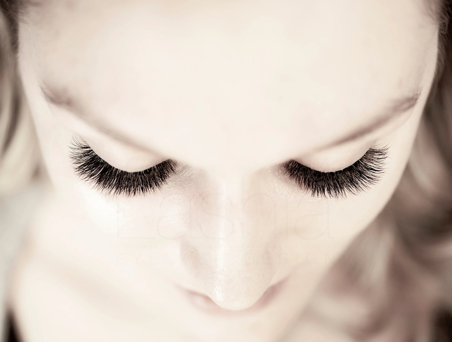 black and white bed linen