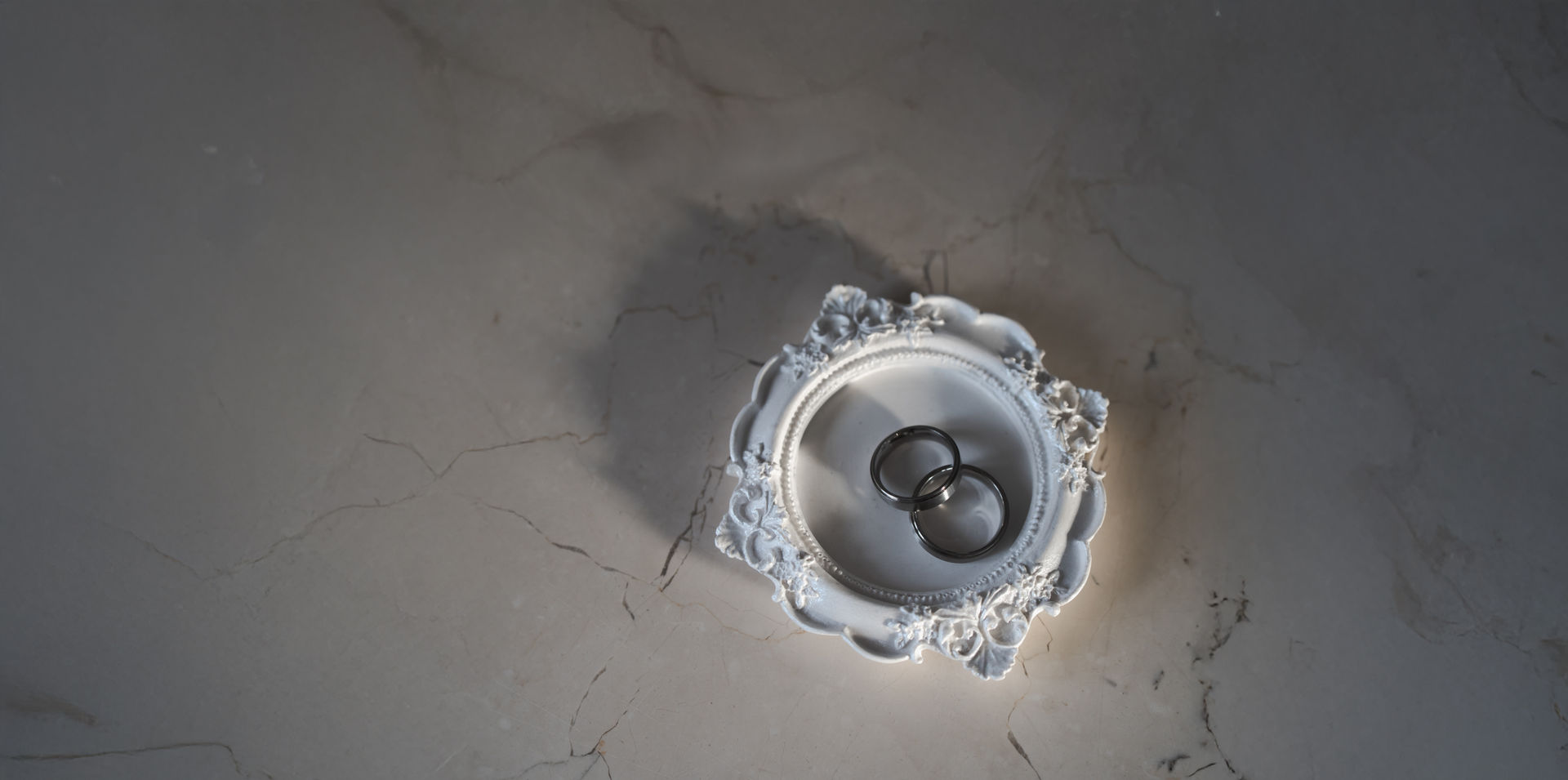 black and white bed linen