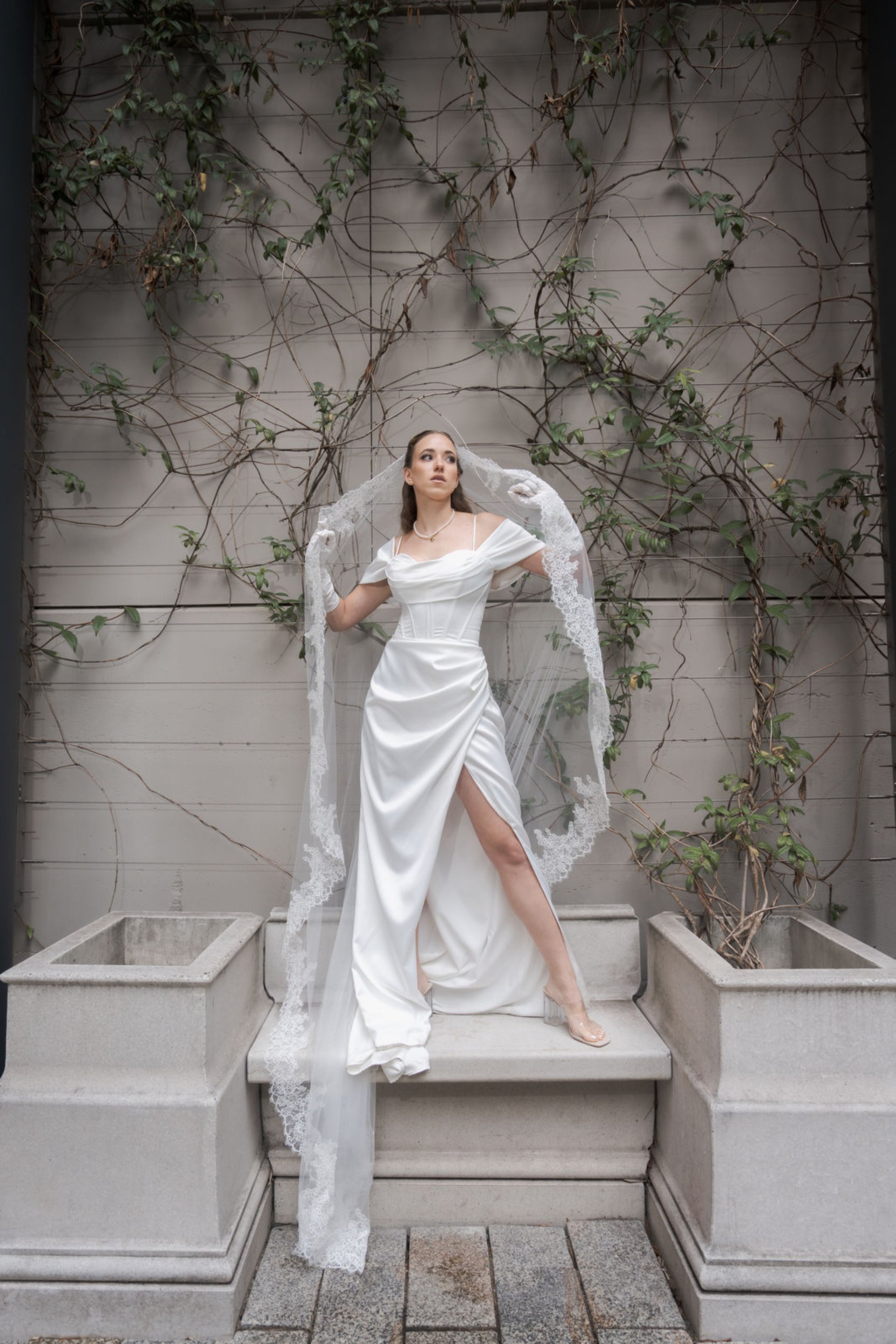 gray computer monitor