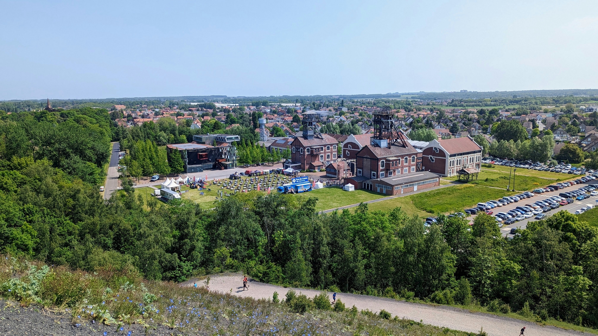 black and brown leather padded tub sofa