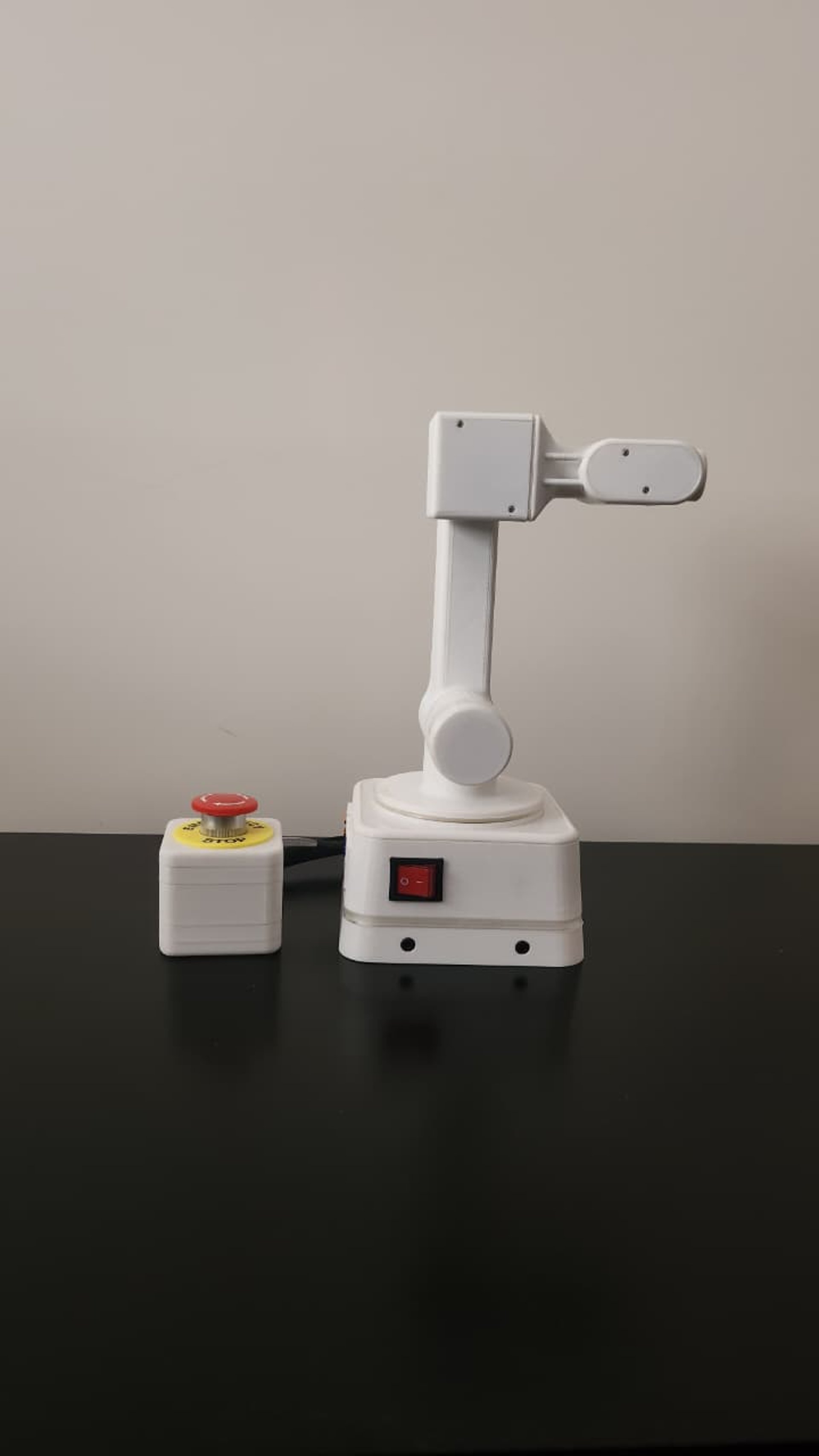 gray computer monitor