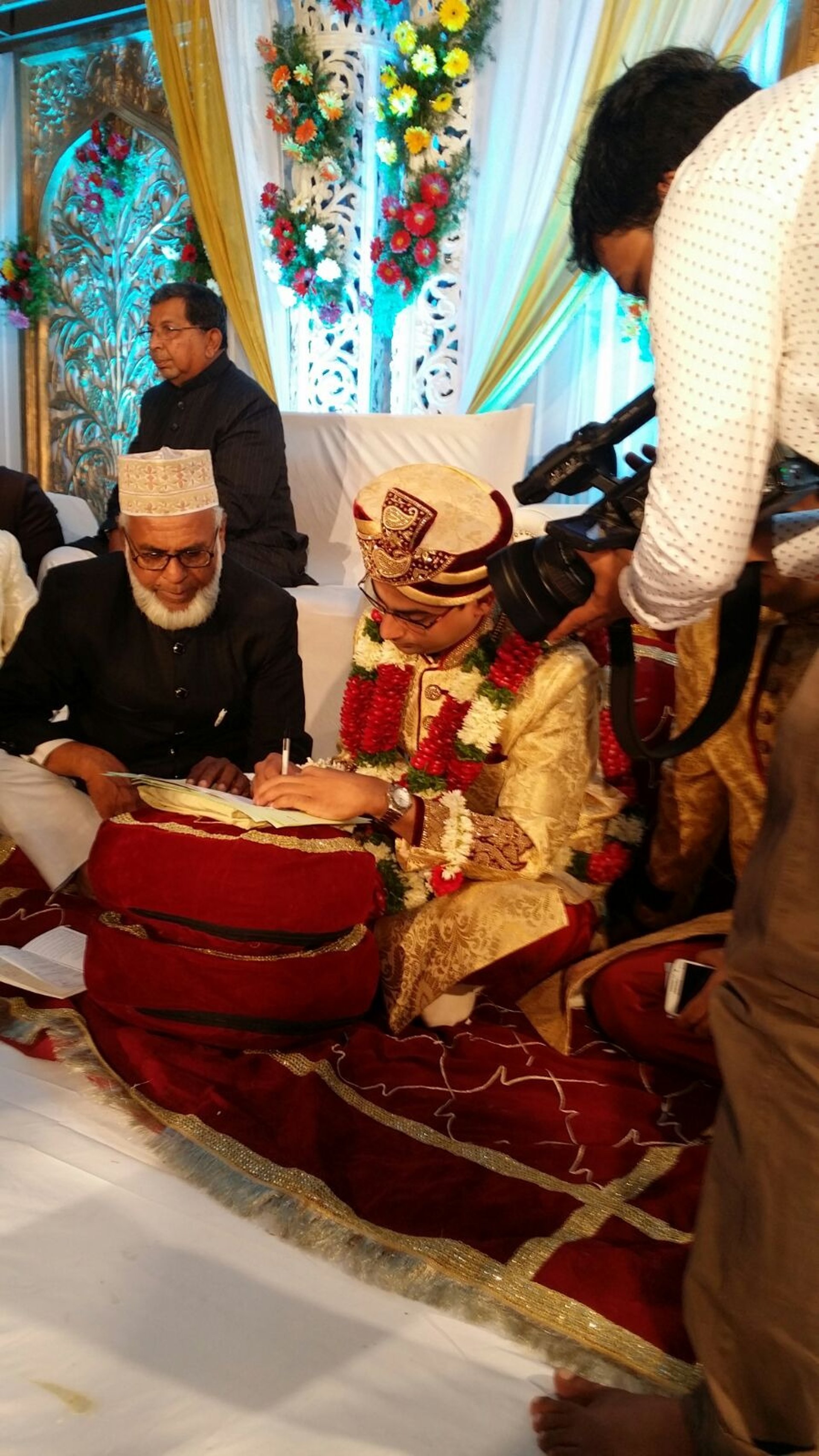 black and white bed linen