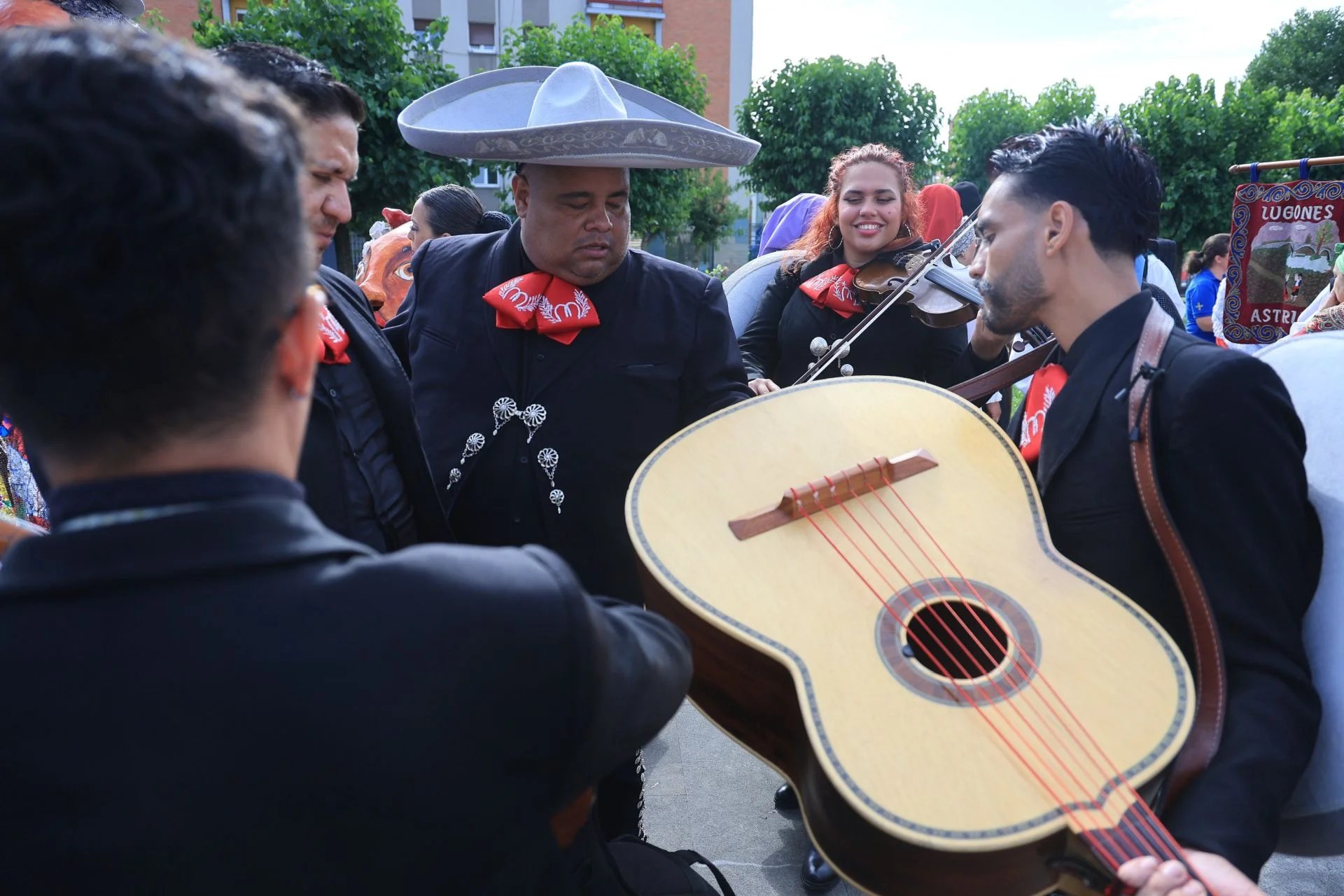 black and white bed linen