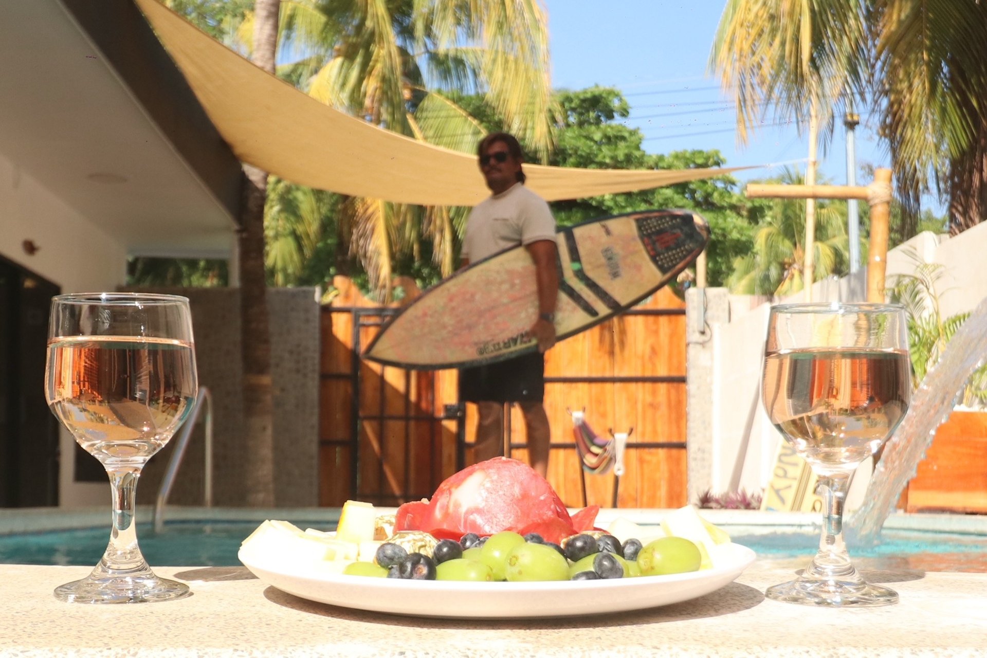 gray computer monitor