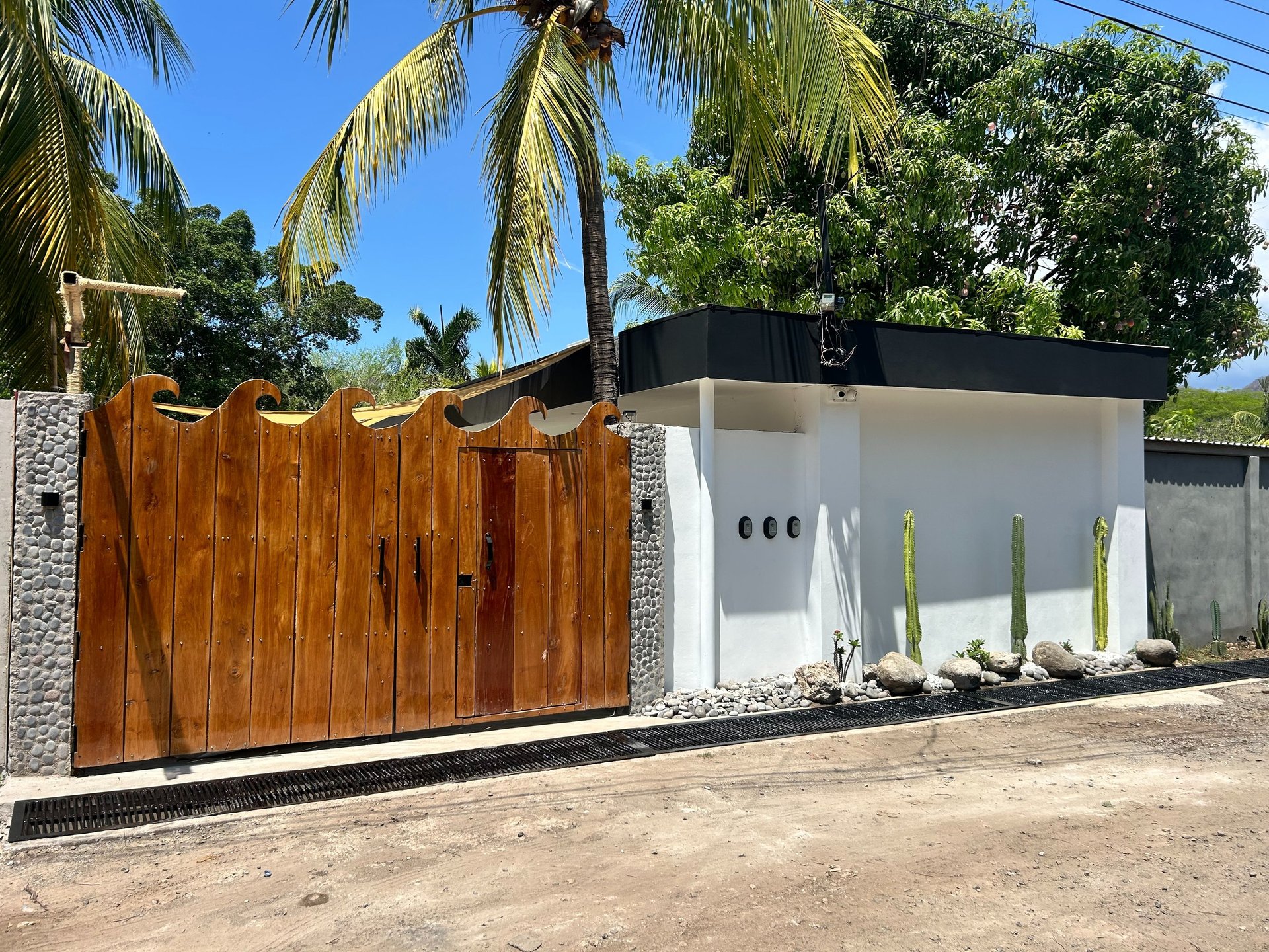 black and white bed linen