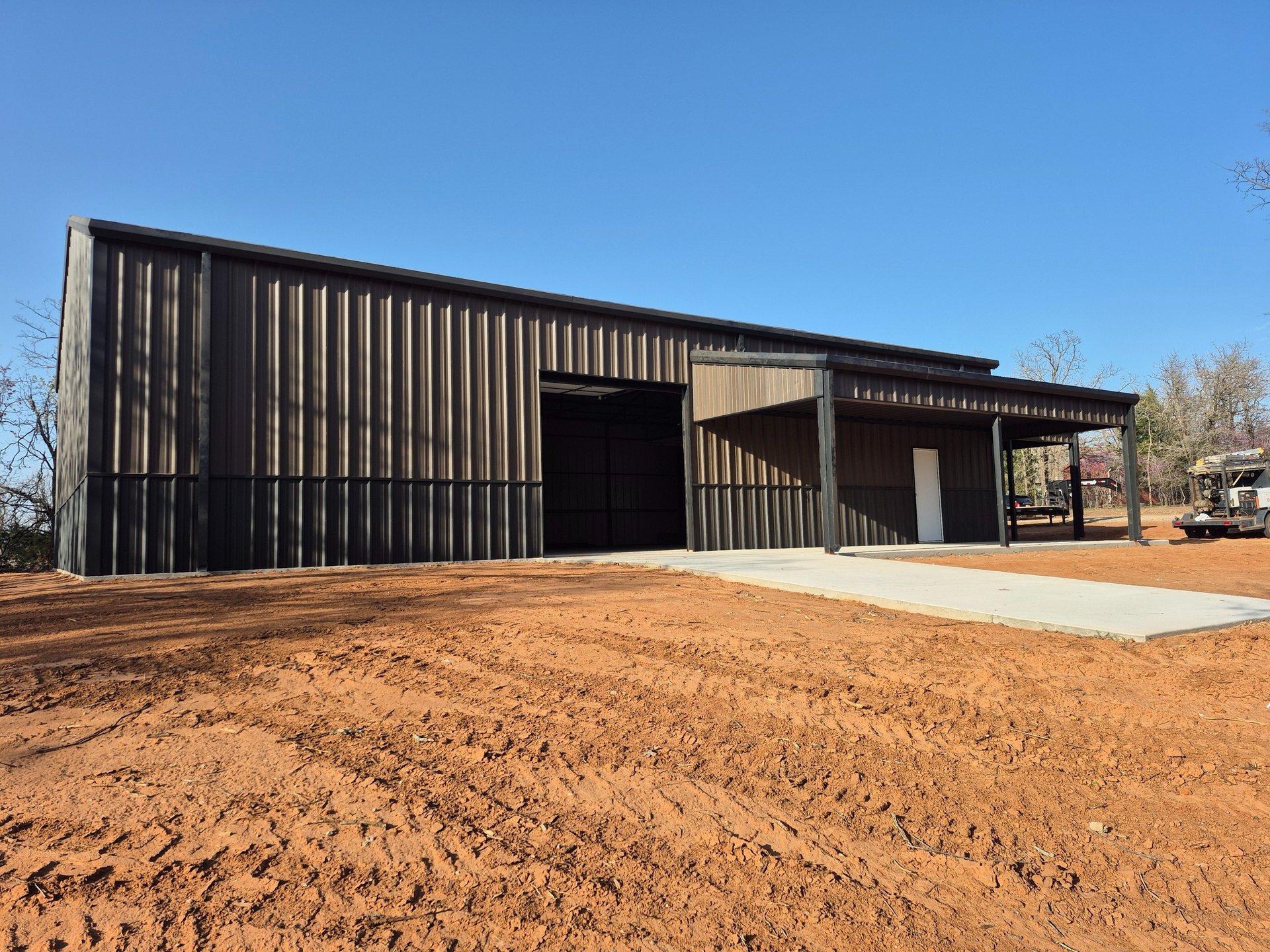 gray computer monitor