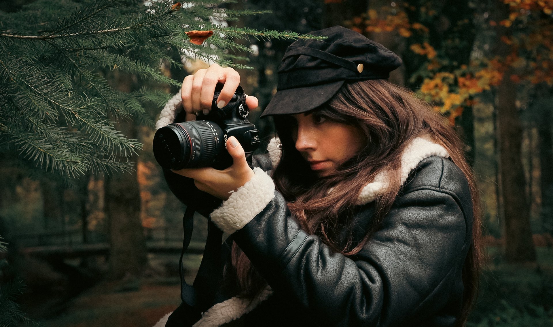 ocean waves crashing on shore during daytime