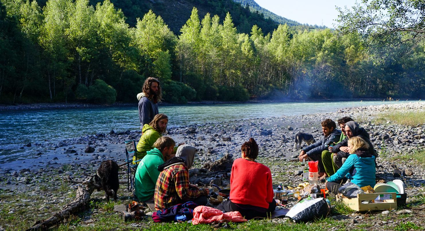 séjour aventure nature rivière canoë kayak groupe famille potes amis 