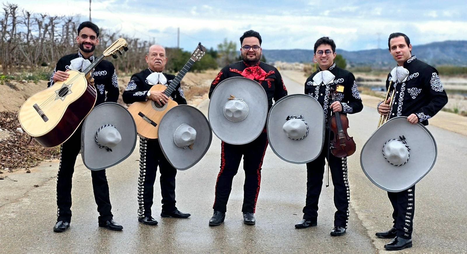 Mariachi en vivo interpretando El Rey en evento en España