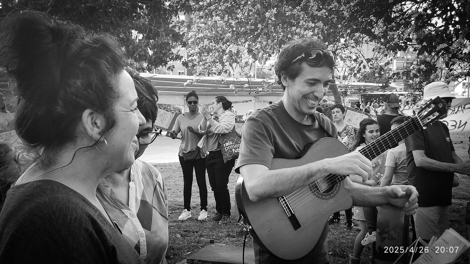 Paco Lomeña en solidaridad con el movimiento vecinal en contra del cierre del Parque del Oeste.