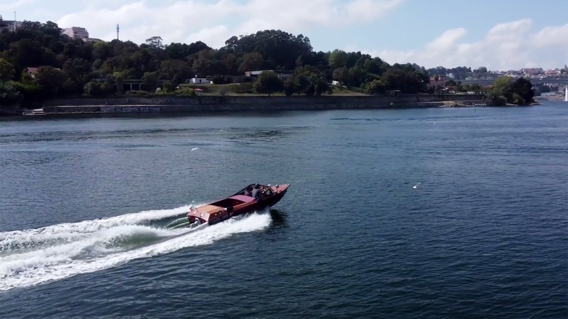 Guests enjoying a James Bond–style ride on Eskrok, a classic speedboat on the Douro River
