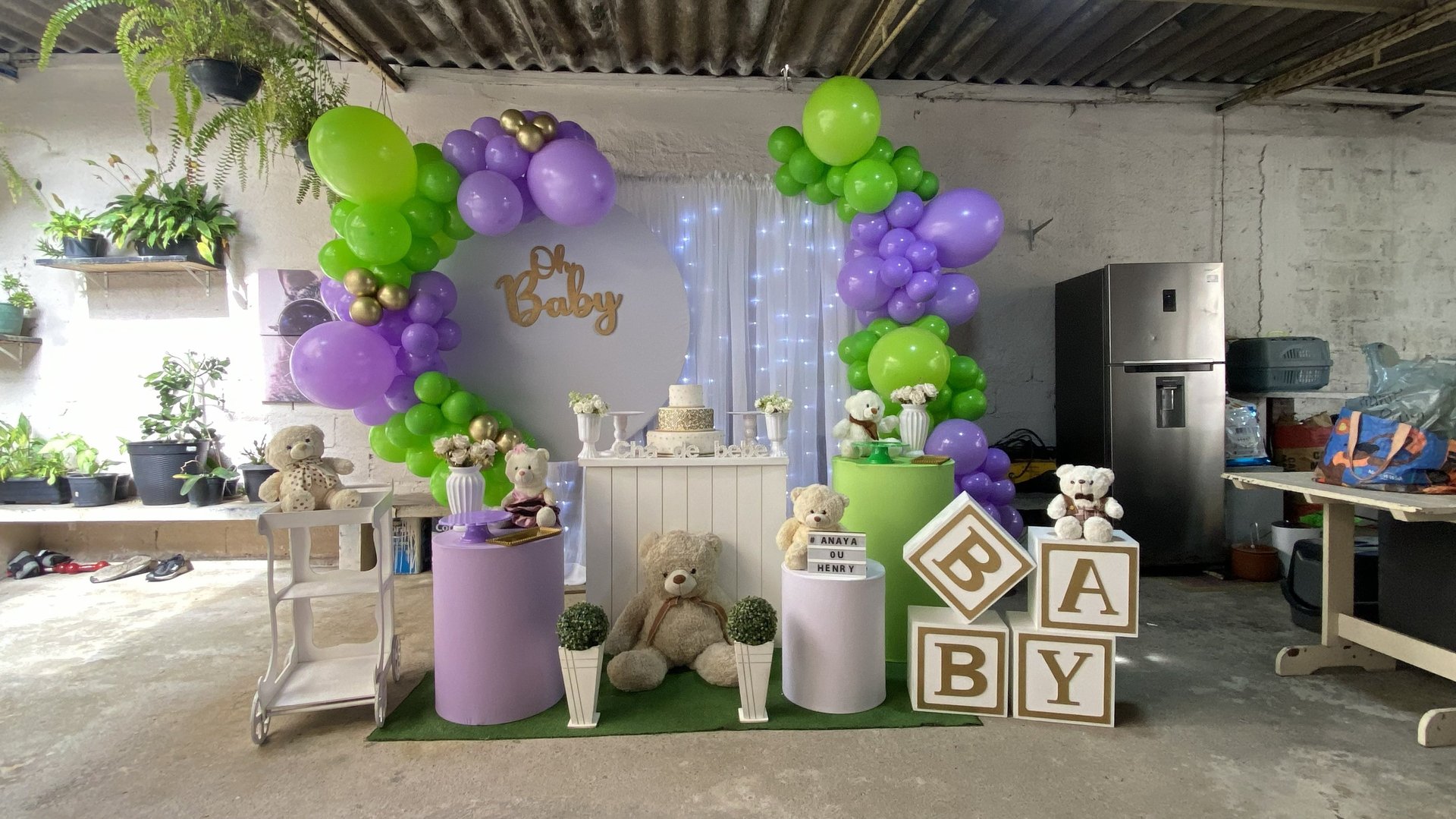 Decoração infantil chá revelação ursinhos com balões verde e lilás na Freguesia do Ó