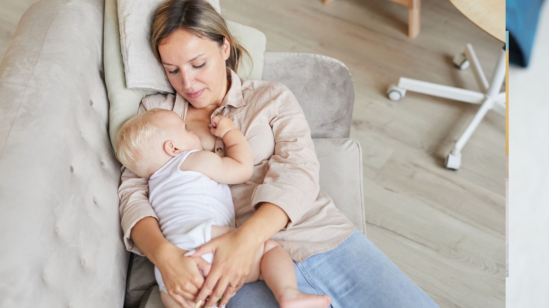 Žindymo konsultantė Eglė Gurčinė laikanti žindymo priemones, skirtas mamų pagalbai.