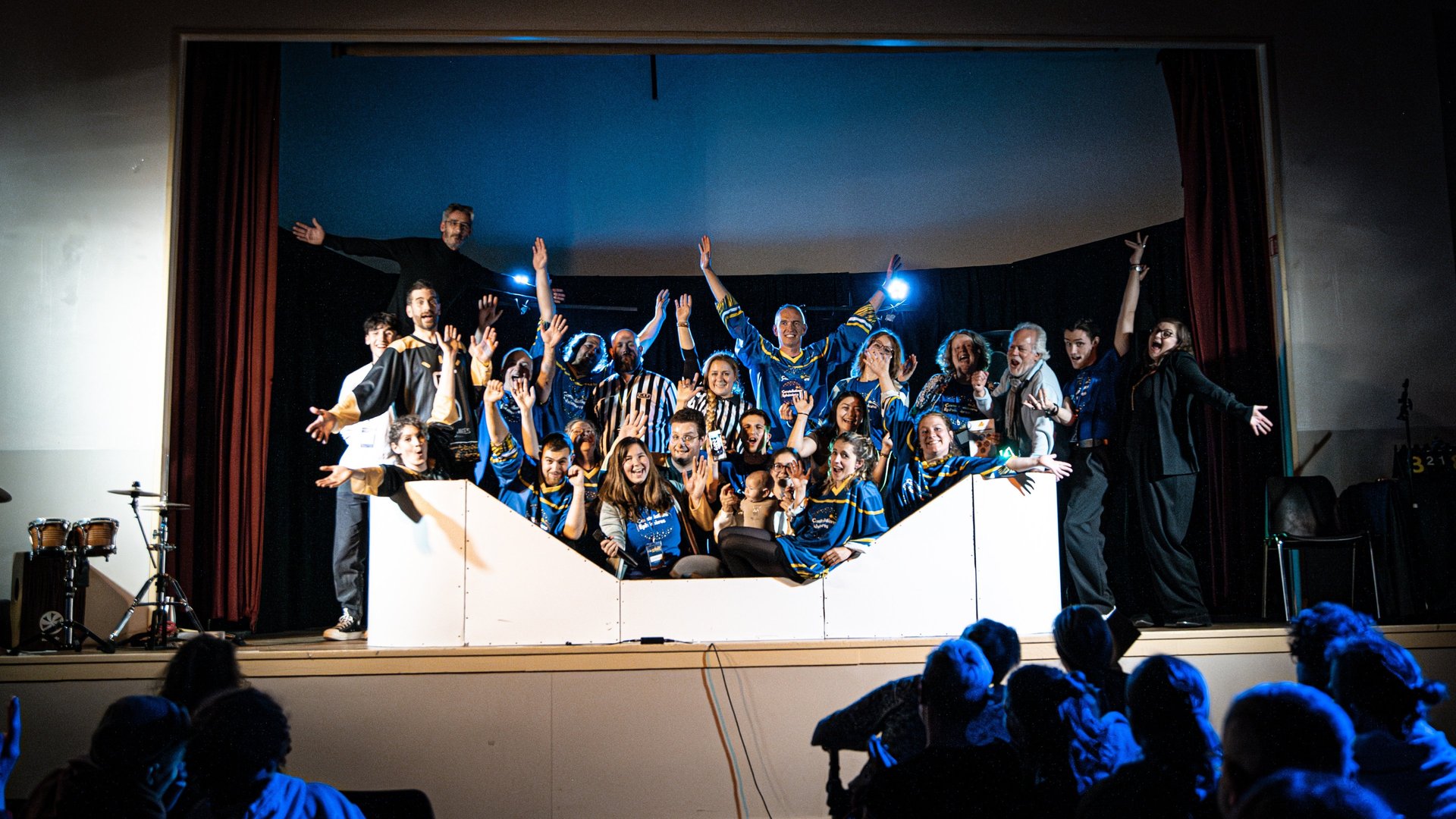 Photo de présentation Constellations Éphémères présentation de toute l'équipe festival 2025