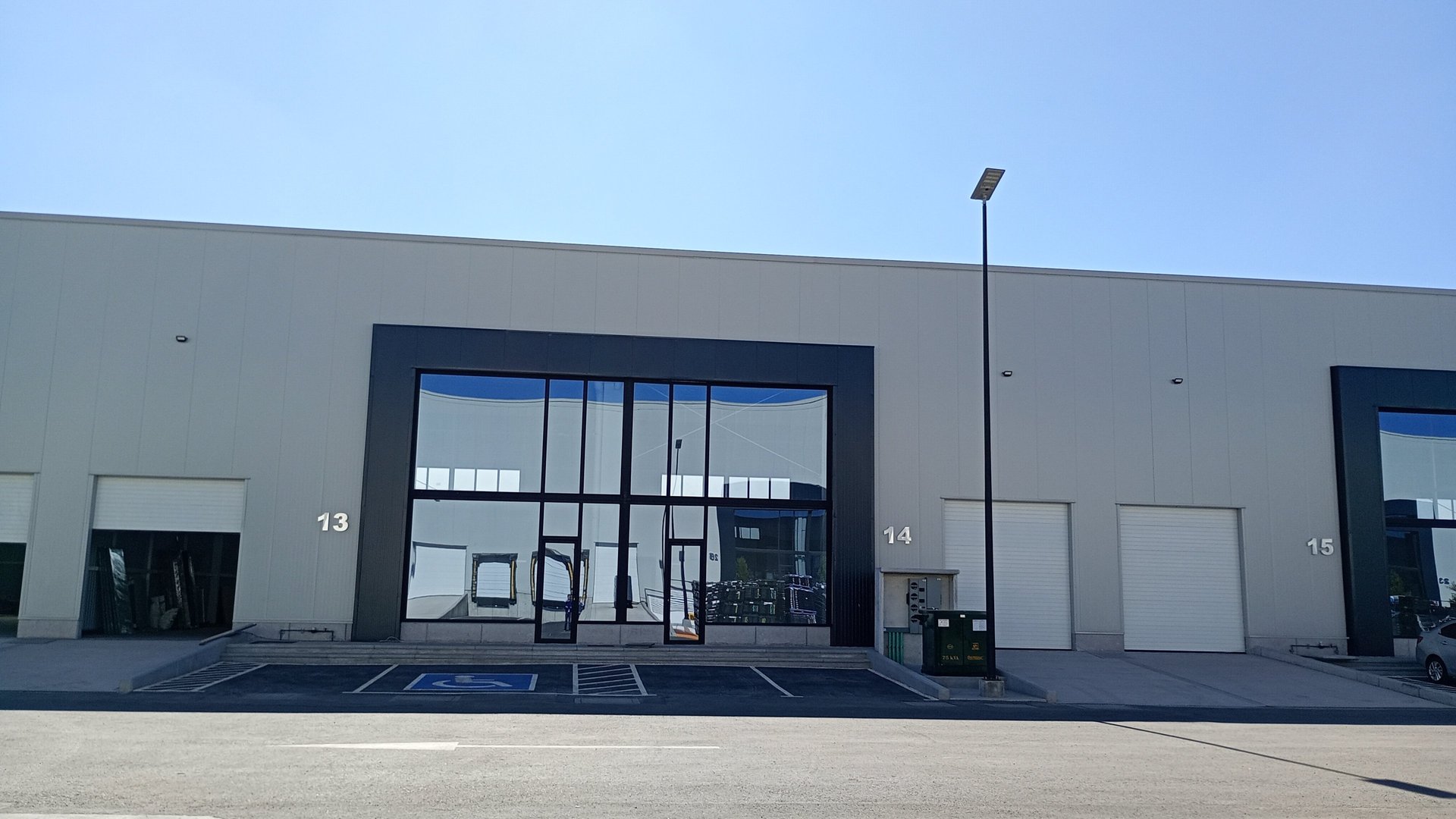 Nave Industrial de 2,400 m2 en Toluca sobre Blvd Aeropuerto divisibles desde 300 m2