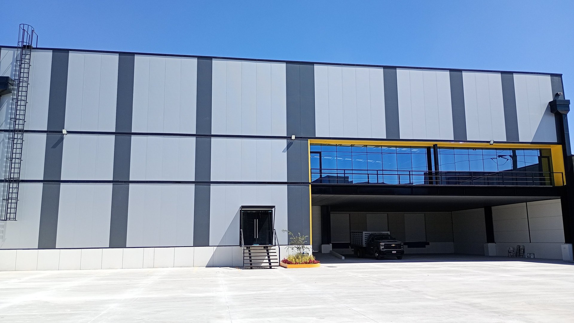 Nave Industrial de 3,550 m2 en Parque Industrial Lerma con Patio de Maniobras Propio