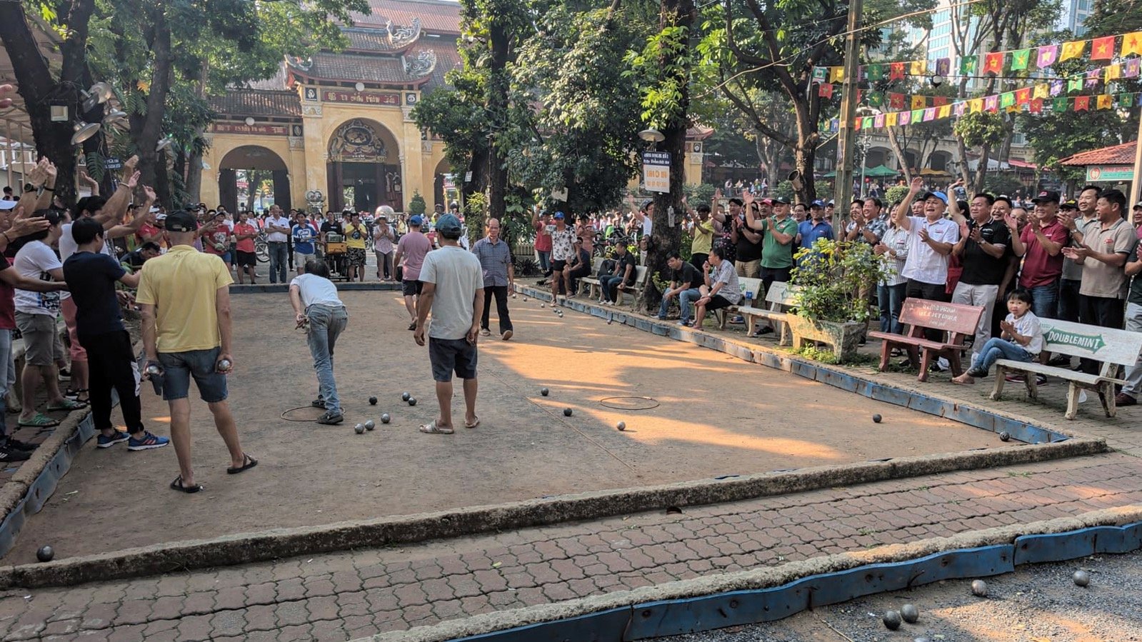 Concours de pétanque à Saïgon