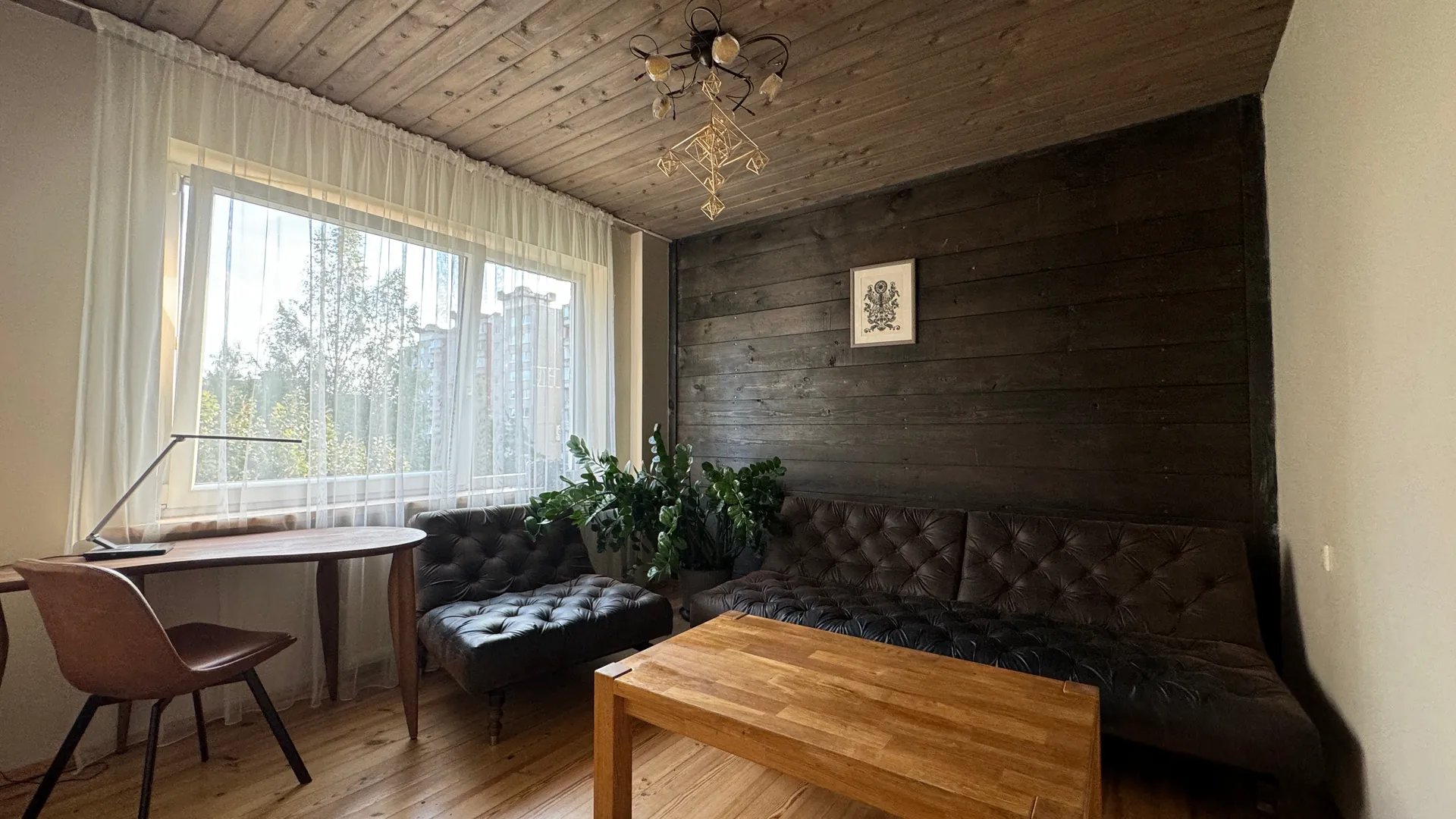 4 kambarių buto svetainė - NT brokeris Andrius Velykis