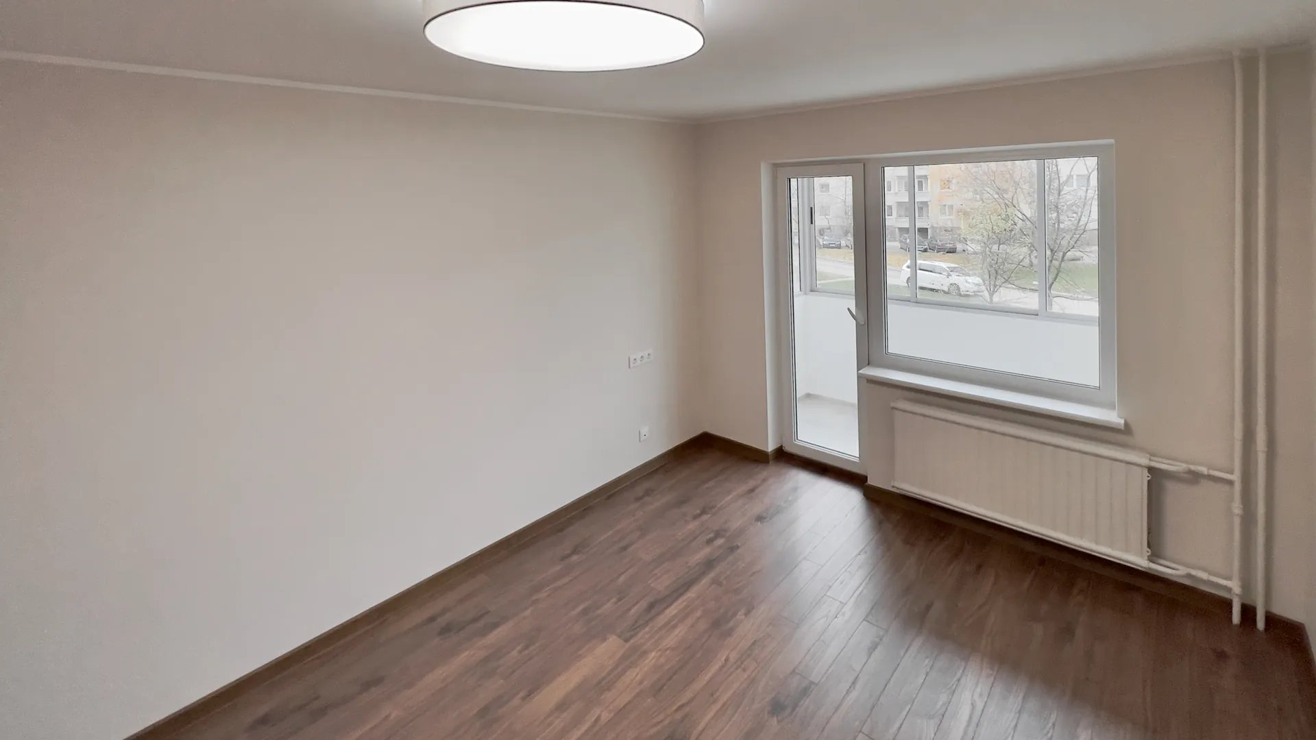 4 kambarių buto svetainė Šarkuvos g. Kaune - NT brokeris Andrius Velykis