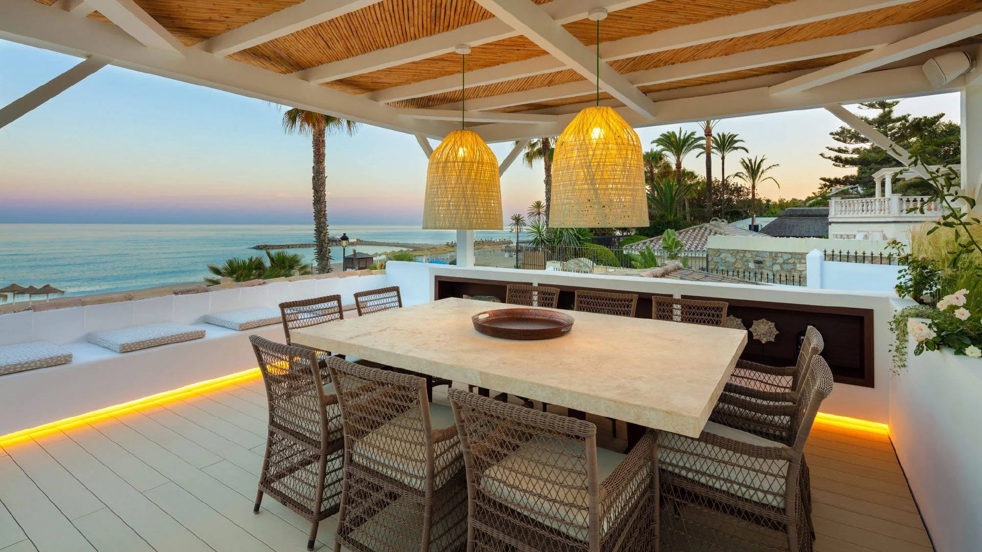 5 bedroom beachfront villa in Puente Romano Marbella