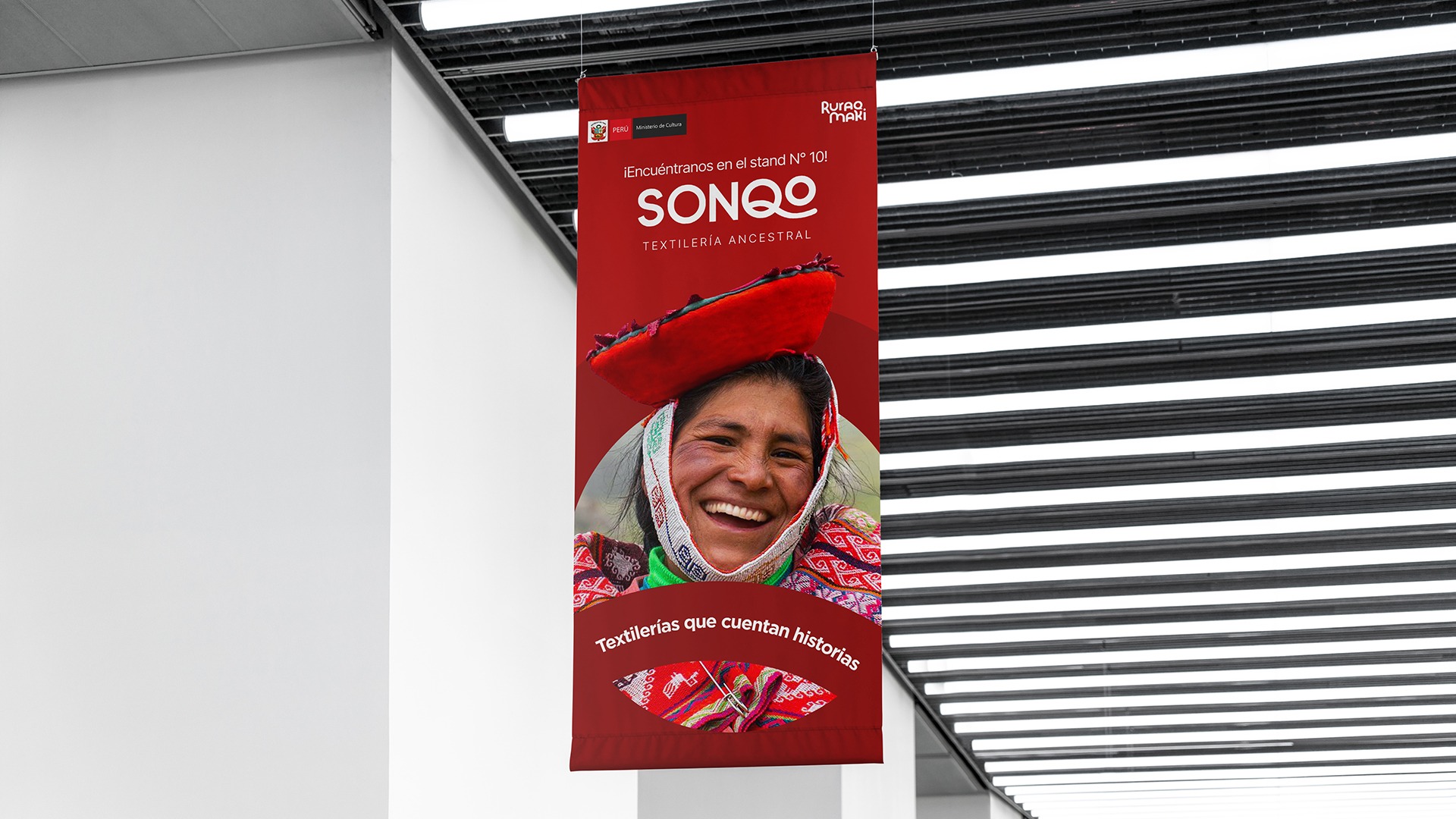 Mockup de banner hanging de Sonqo Textilería Ancestral