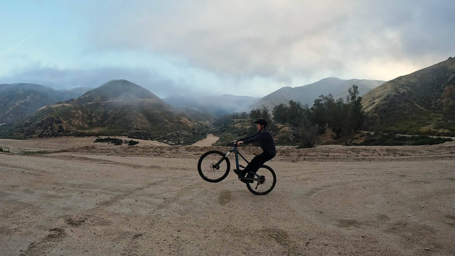 learning to front wheel lift on mtb to help learn bunnyhop