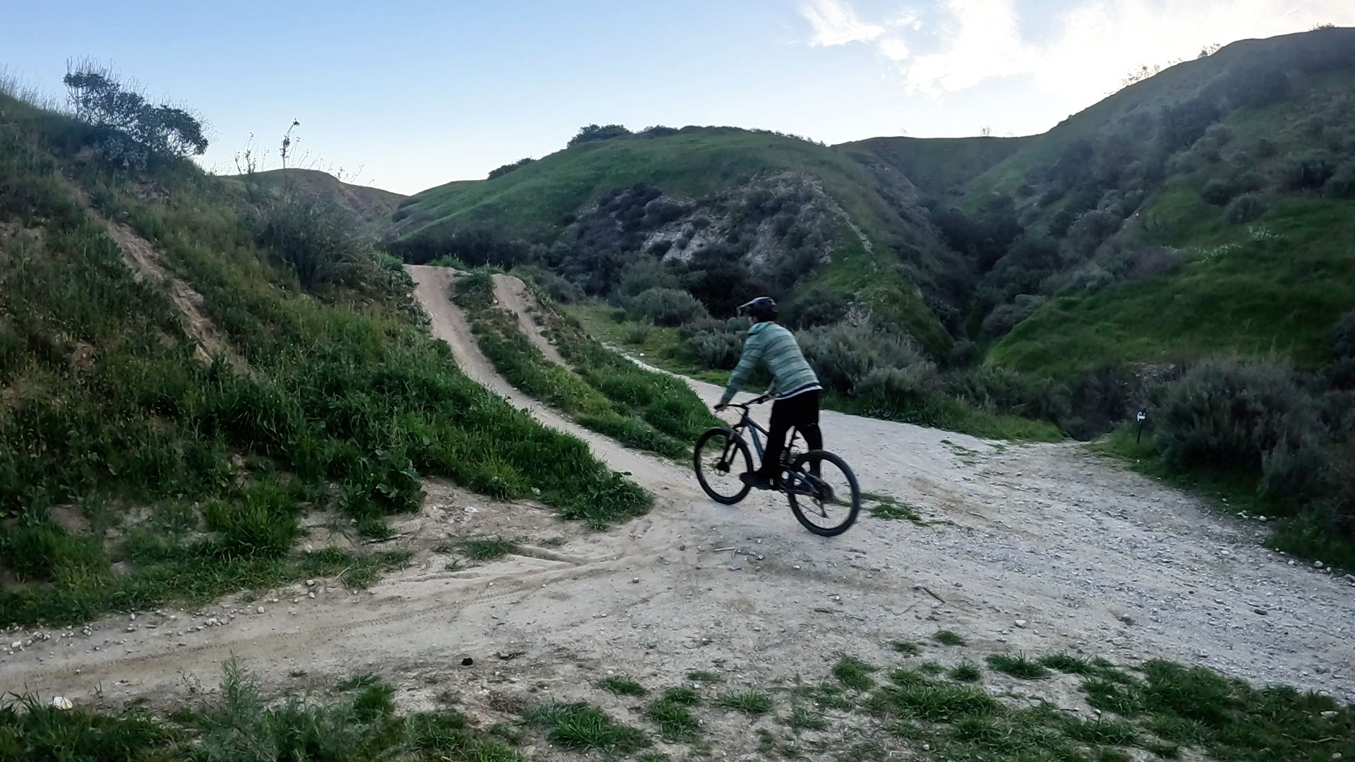 Mountain biker being too stiff up to a jump 