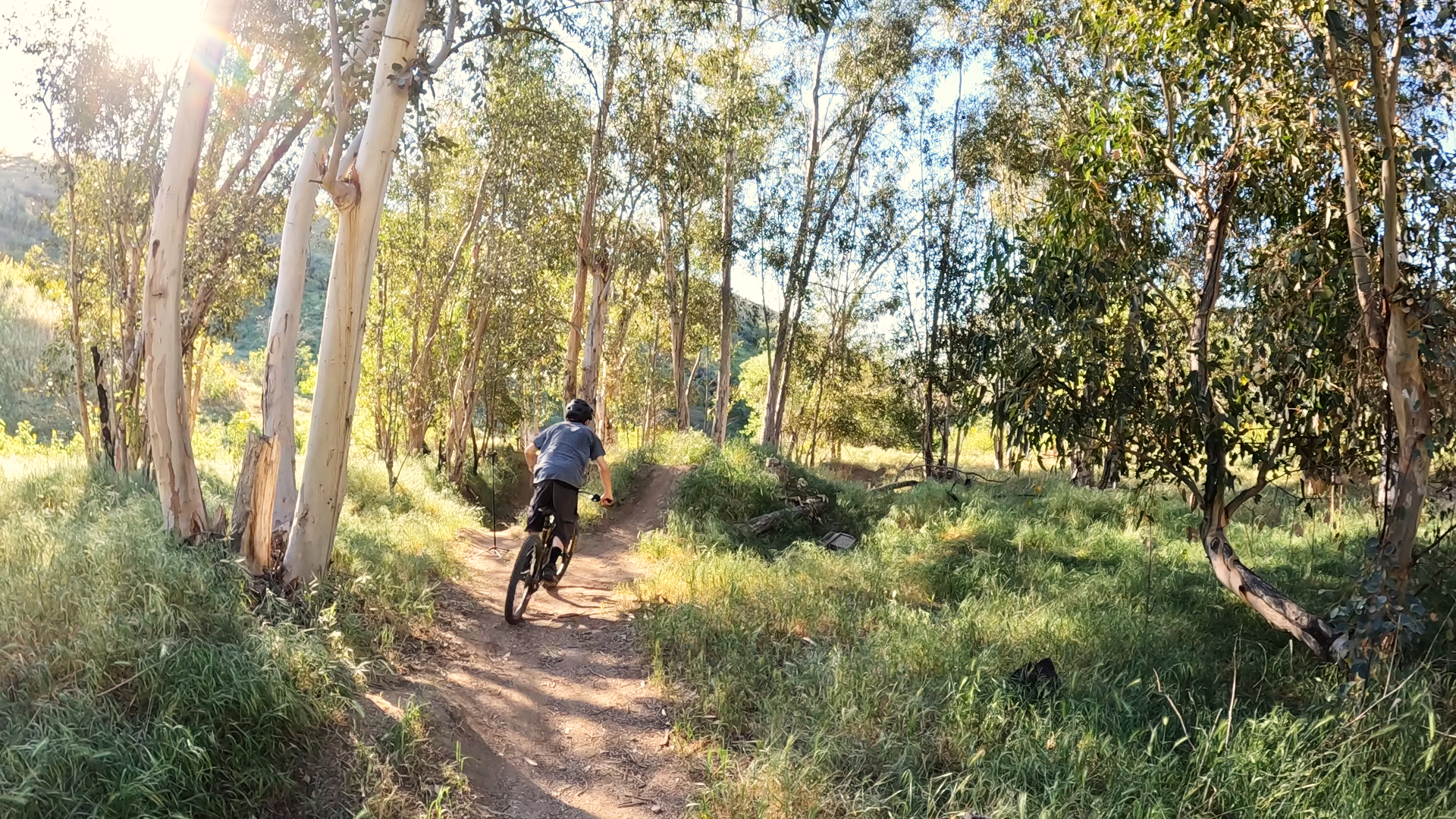 mtb rider approaching a jump