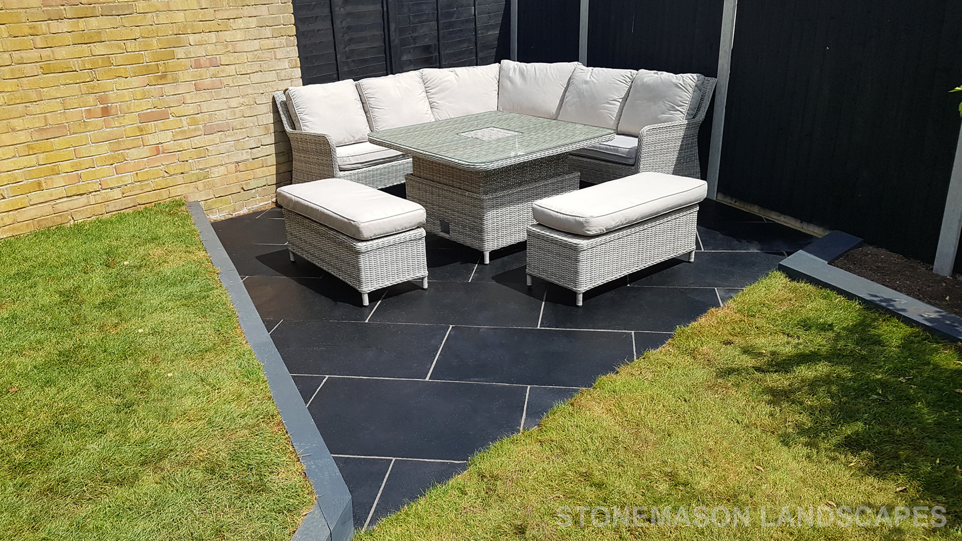 Corner Triangle Garden, Black & Grey Patio - Brentwood Upminster Hornchurch Romford