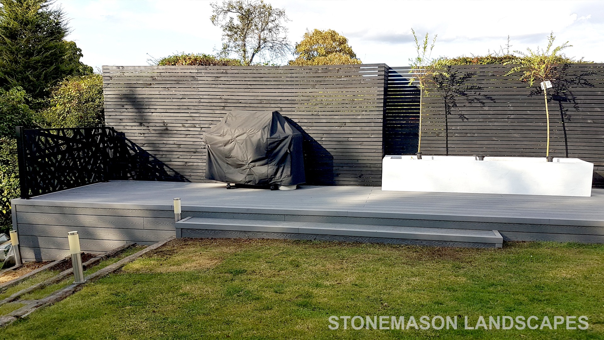 Plastic Composite Grey Modern Imitation Wooden Decking Terrace & Slatted Charcoal Fence